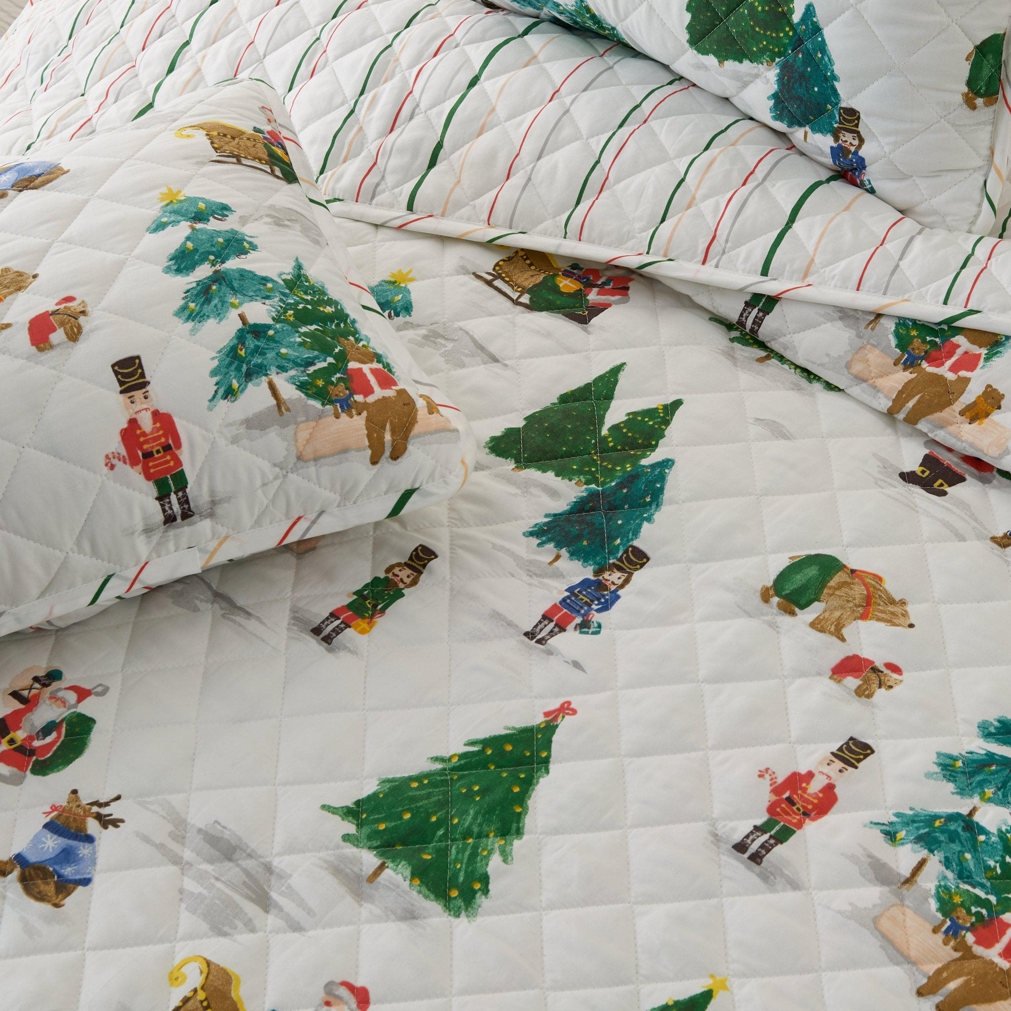 3 Piece Christmas Quilt - Mittens Collection - Tuesday Morning - Comforters & Duvets