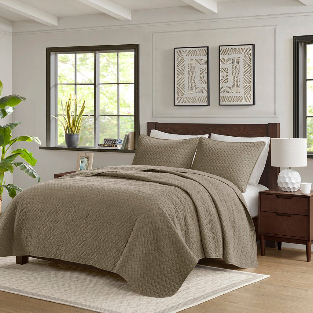 3 Piece Luxurious Oversized Quilt Set - Queen 1 Quilt: 92W x 96L - Tuesday Morning - Comforters & Duvets