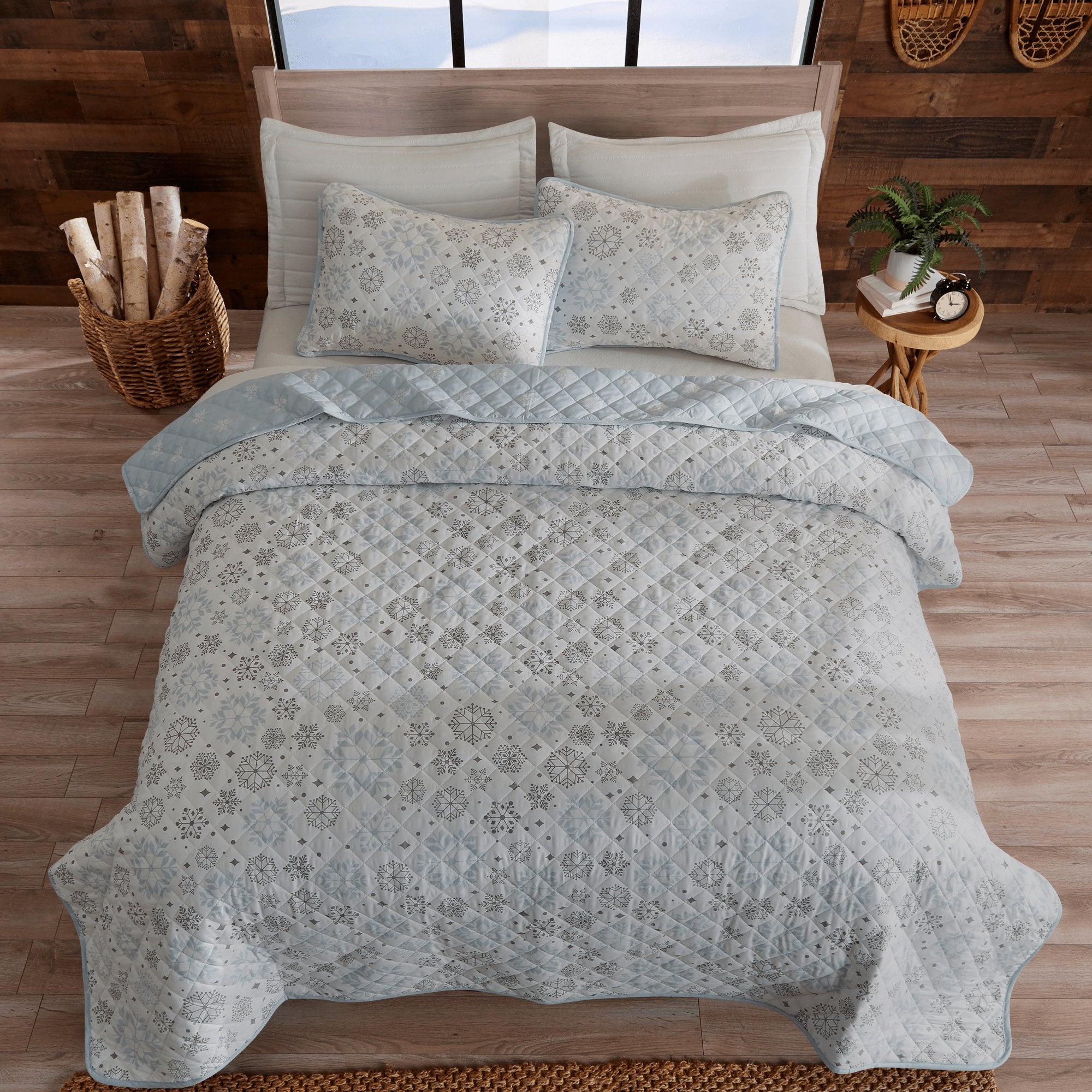 3 Piece Snowflake Quilt - Nova Collection - Tuesday Morning - Comforters & Duvets