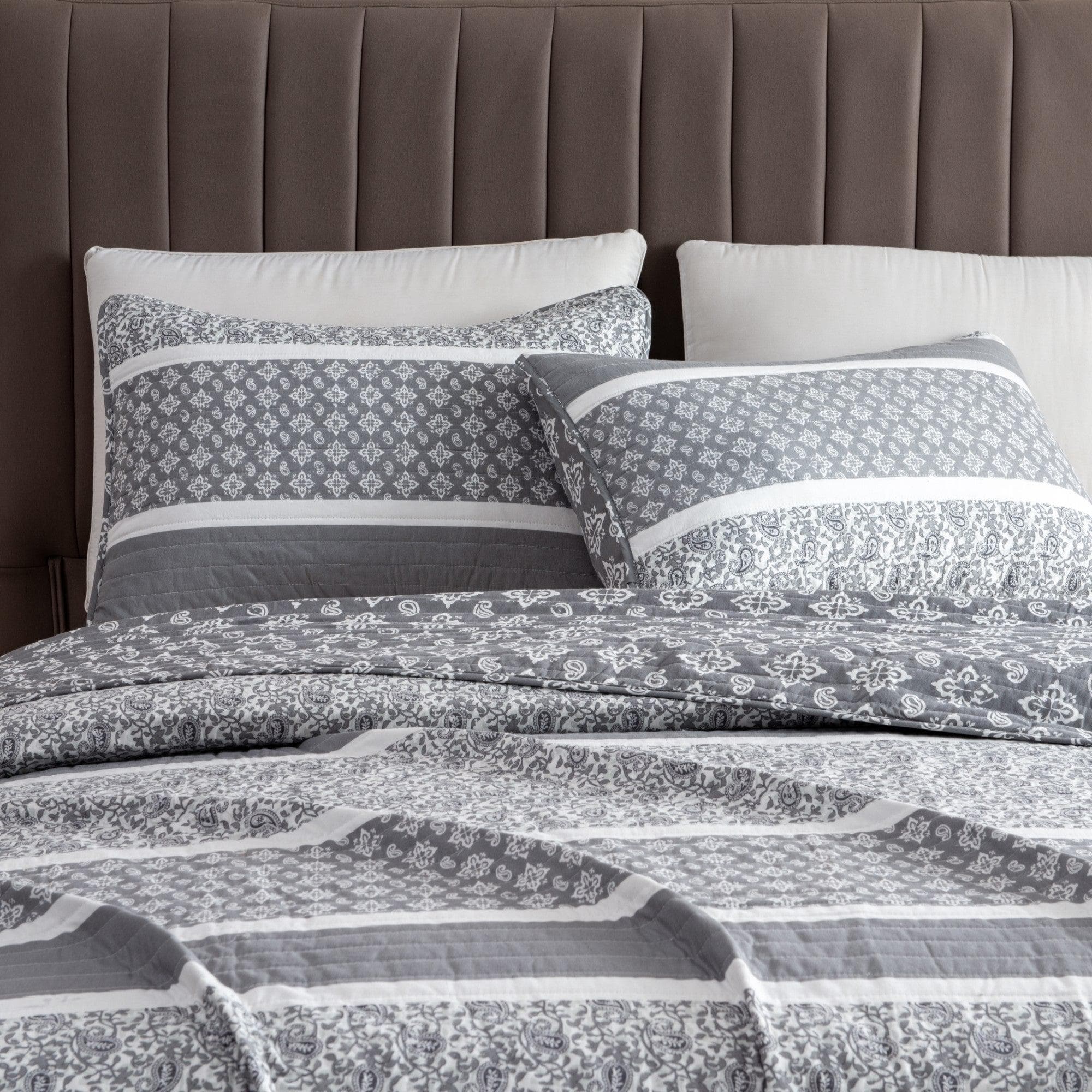 3 - Piece Stripe Quilt - Kadi Collection - Tuesday Morning - Comforters & Duvets