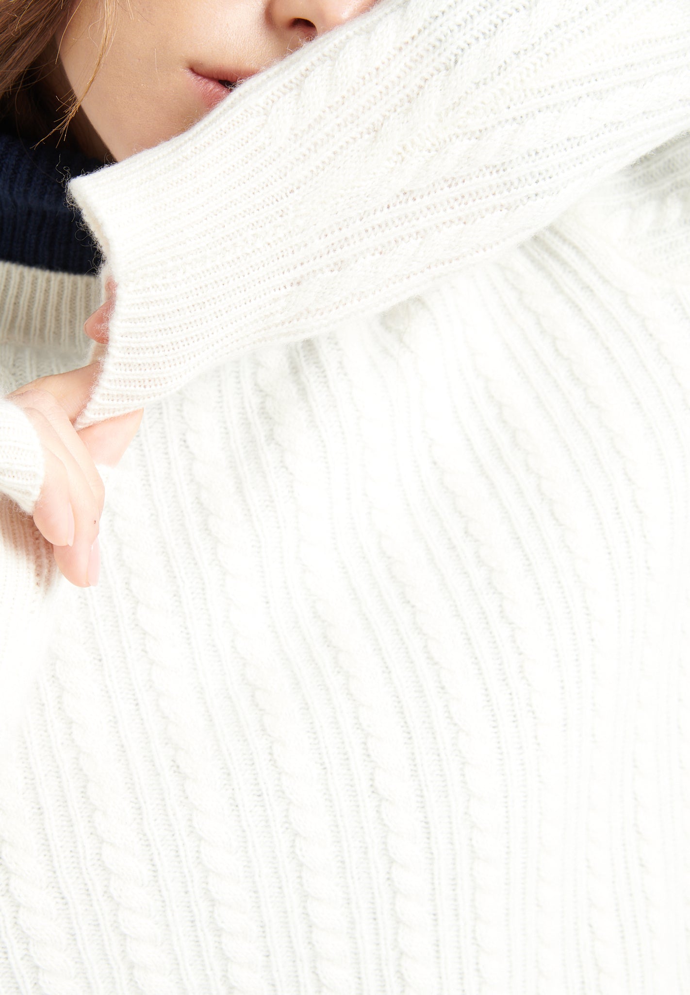 4 - thread cashmere cable - knit round - neck sweater ecru white - Tuesday Morning - Sweaters & Hoodies