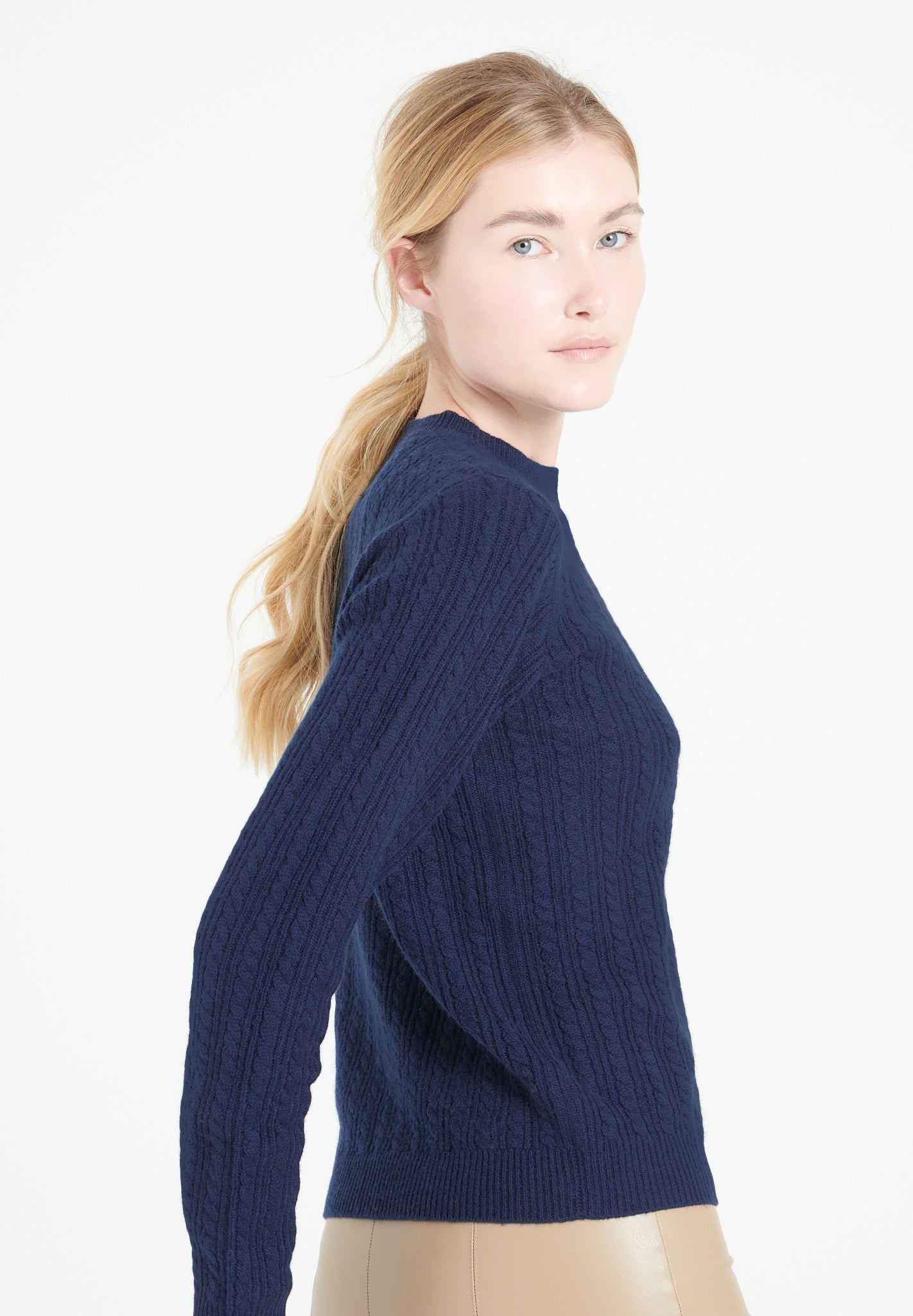 4 - thread cashmere cable - knit round - neck sweater navy blue - Tuesday Morning - Sweaters & Hoodies