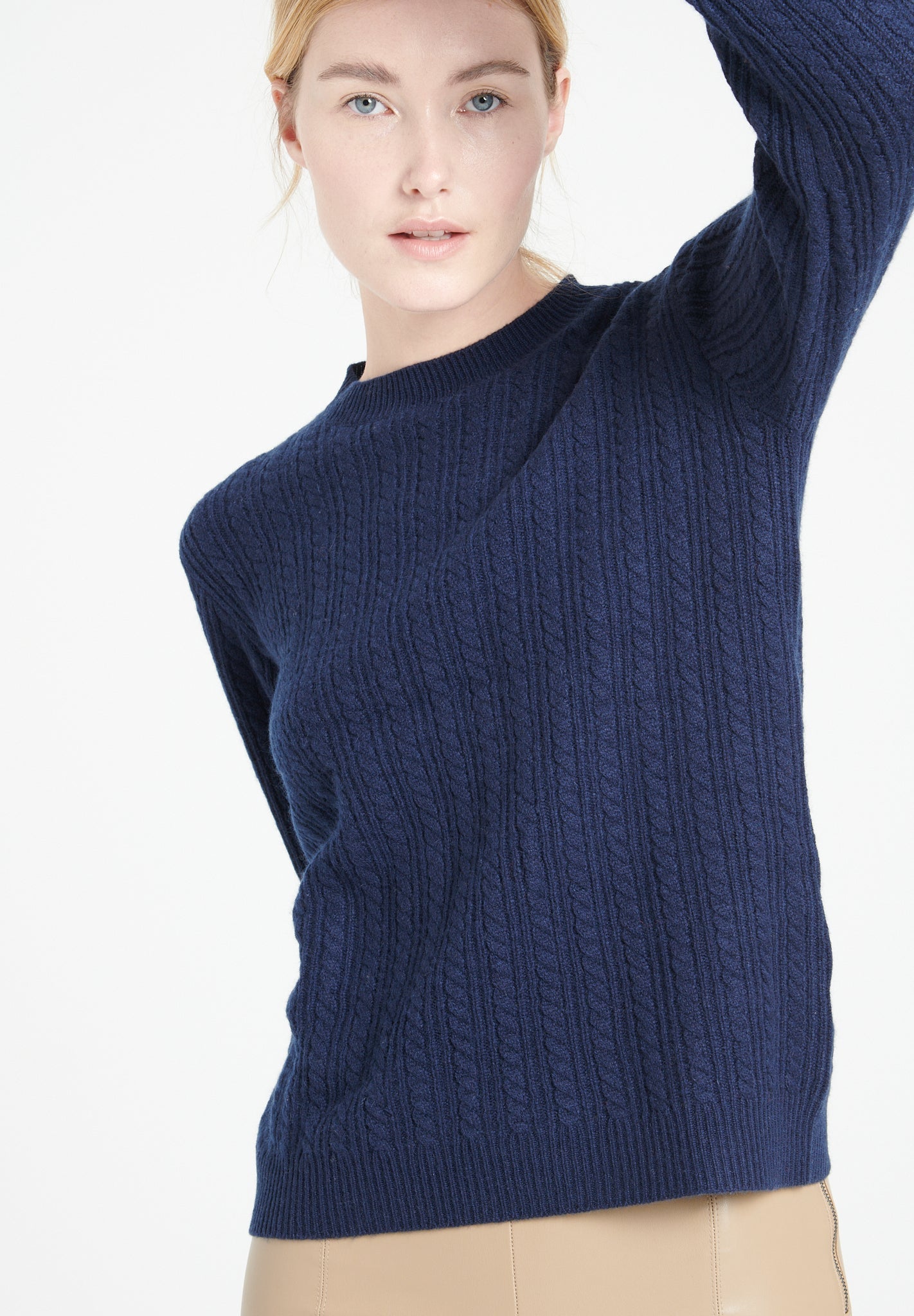 4 - thread cashmere cable - knit round - neck sweater navy blue - Tuesday Morning - Sweaters & Hoodies