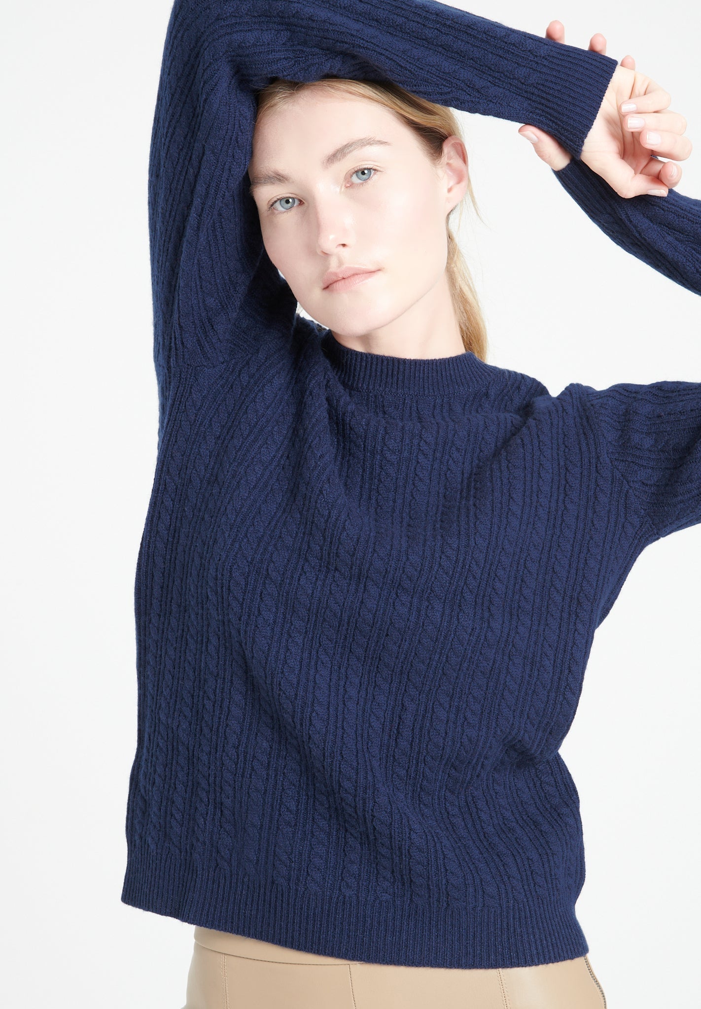 4 - thread cashmere cable - knit round - neck sweater navy blue - Tuesday Morning - Sweaters & Hoodies