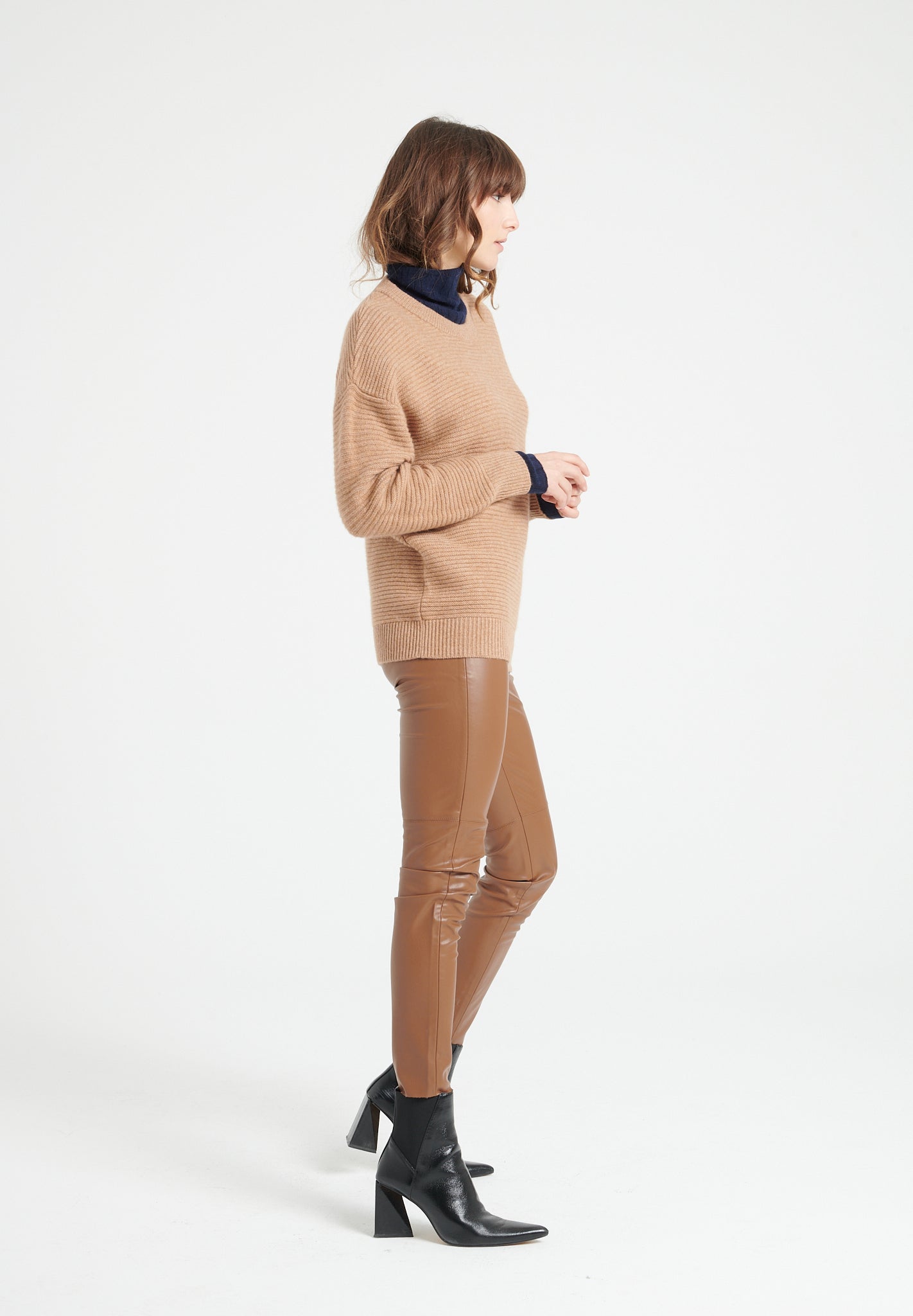 4 - thread cashmere round - neck sweater camel - Tuesday Morning - Sweaters & Hoodies