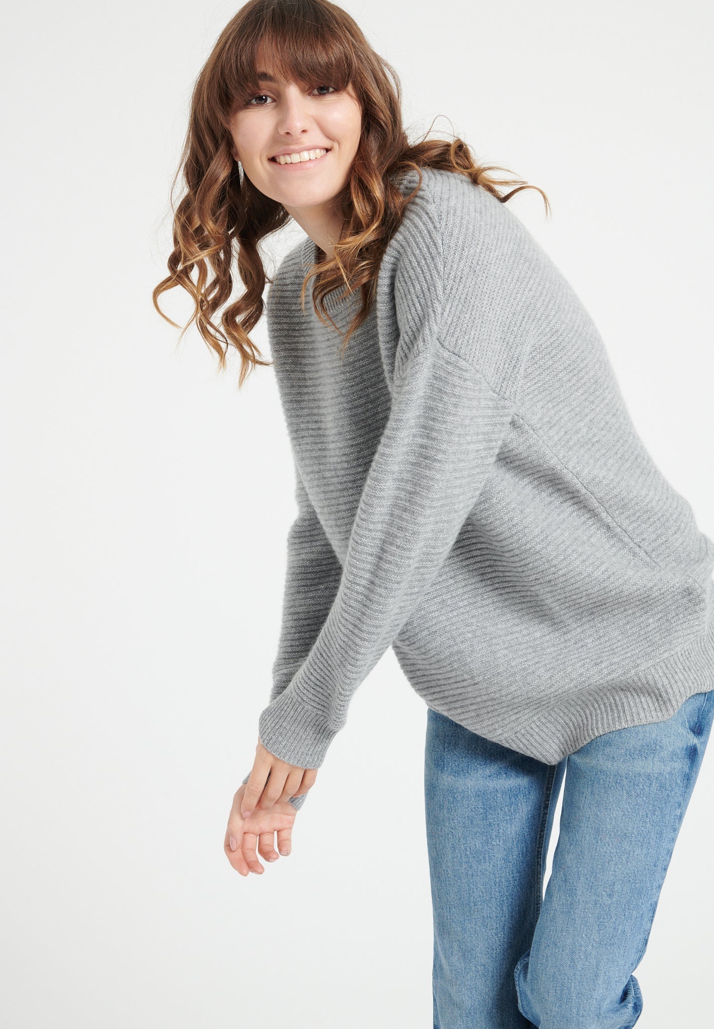 4 - thread cashmere round - neck sweater light grey - Tuesday Morning - Sweaters & Hoodies