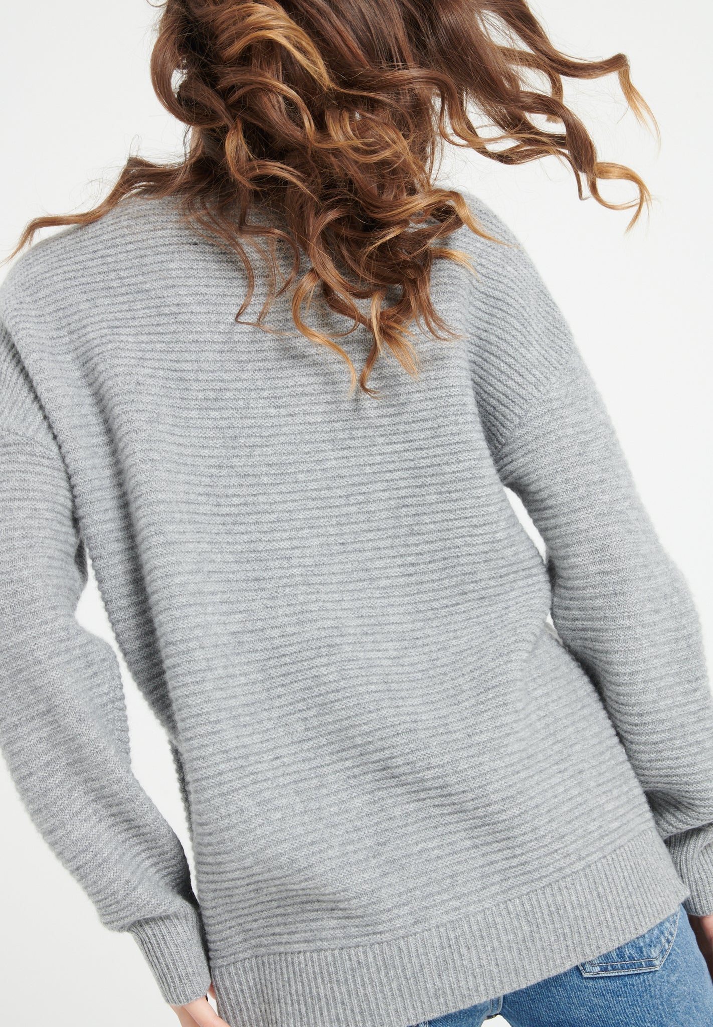 4 - thread cashmere round - neck sweater light grey - Tuesday Morning - Sweaters & Hoodies