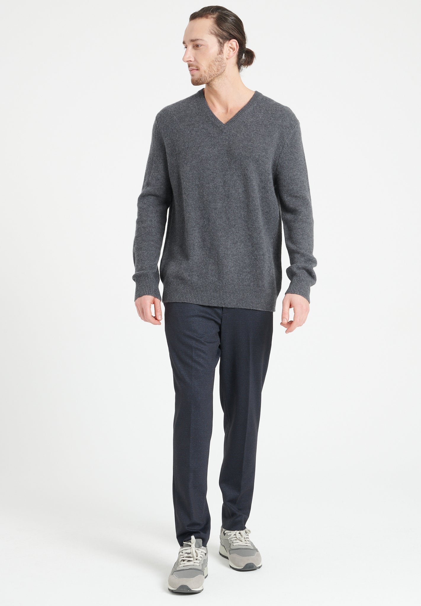 4 - thread cashmere V - neck sweater charcoal grey - Tuesday Morning - Sweaters & Hoodies