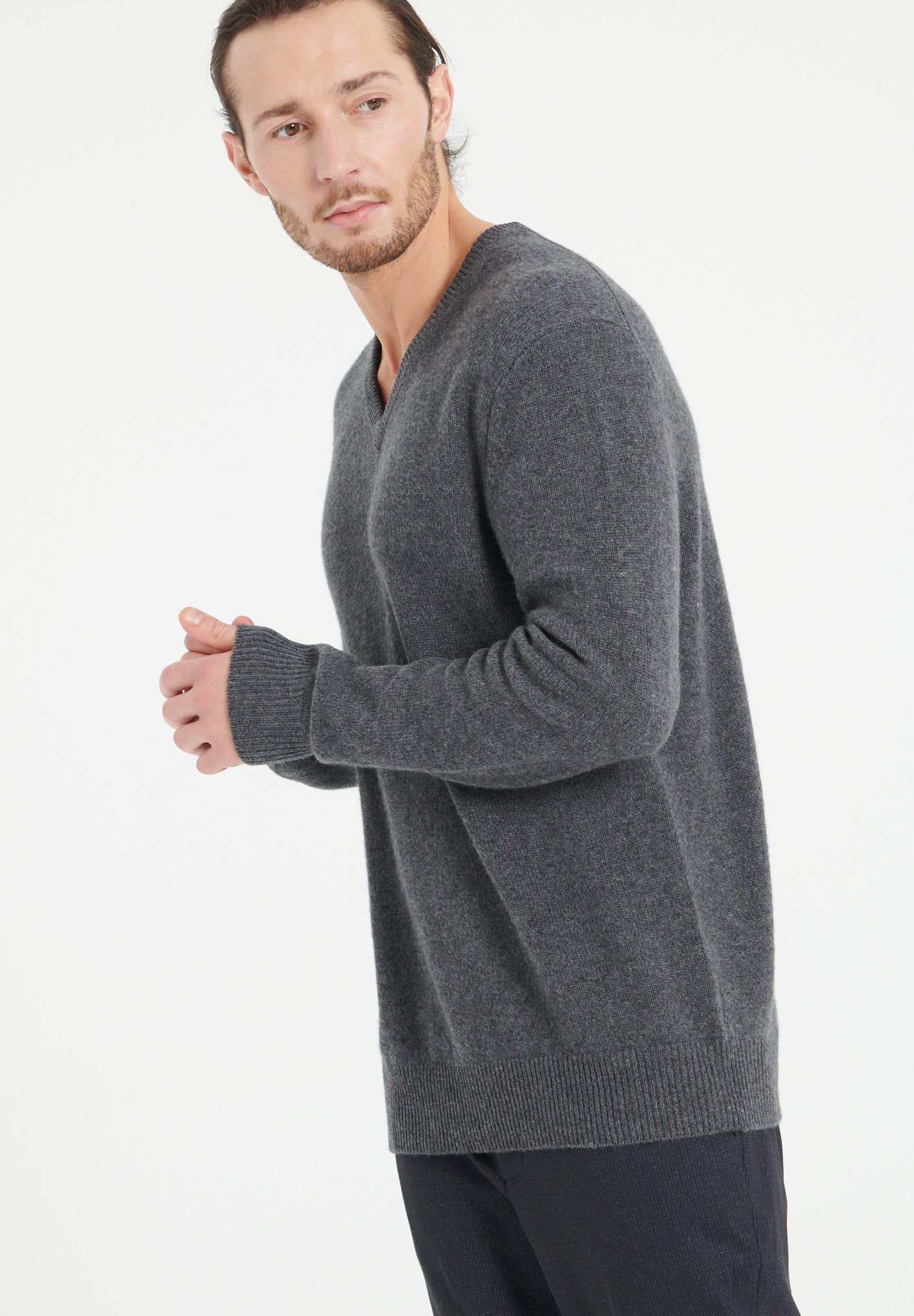 4 - thread cashmere V - neck sweater charcoal grey - Tuesday Morning - Sweaters & Hoodies