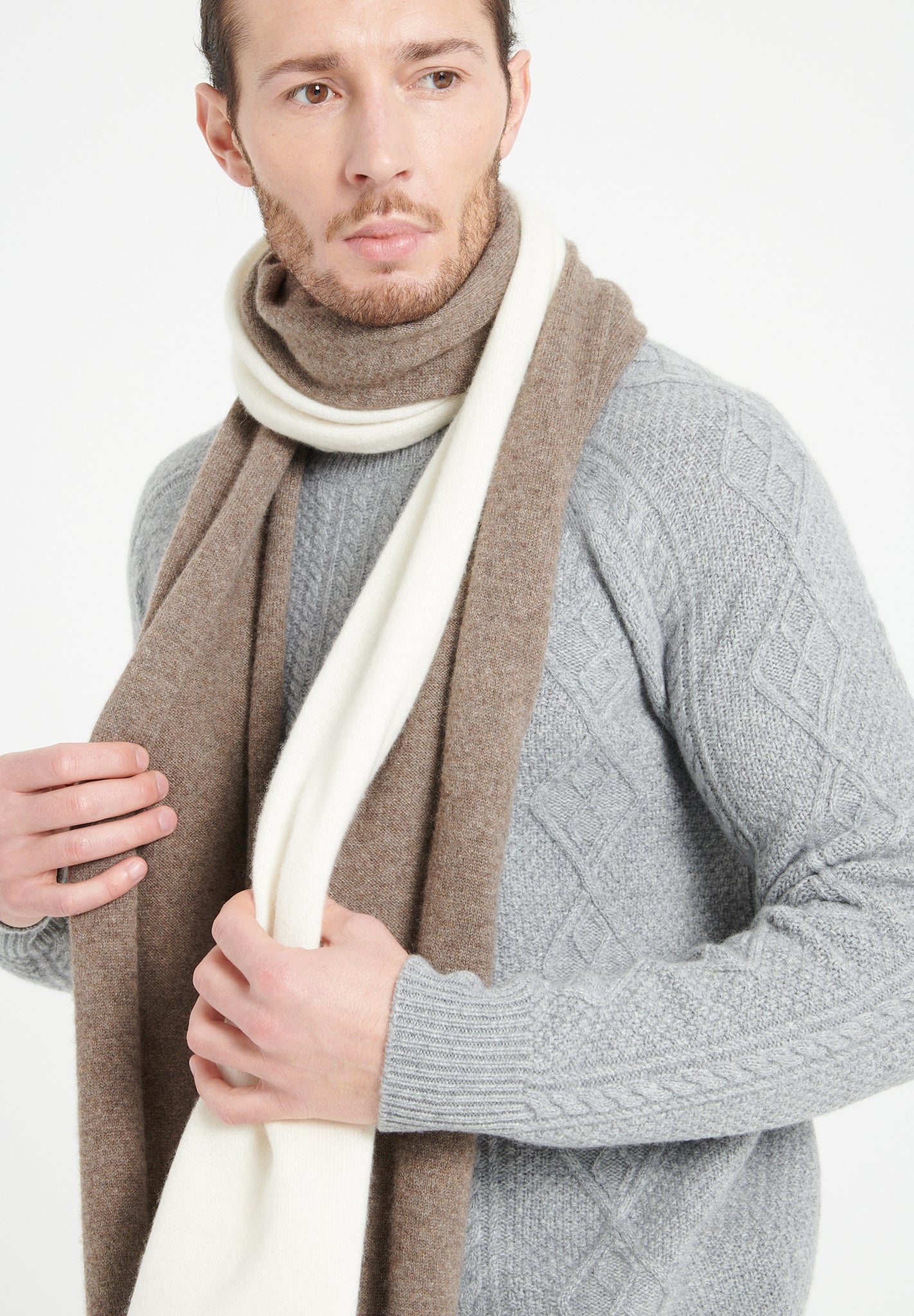 6 - thread cashmere cable - knit round - neck sweater light grey - Tuesday Morning - Sweaters & Hoodies