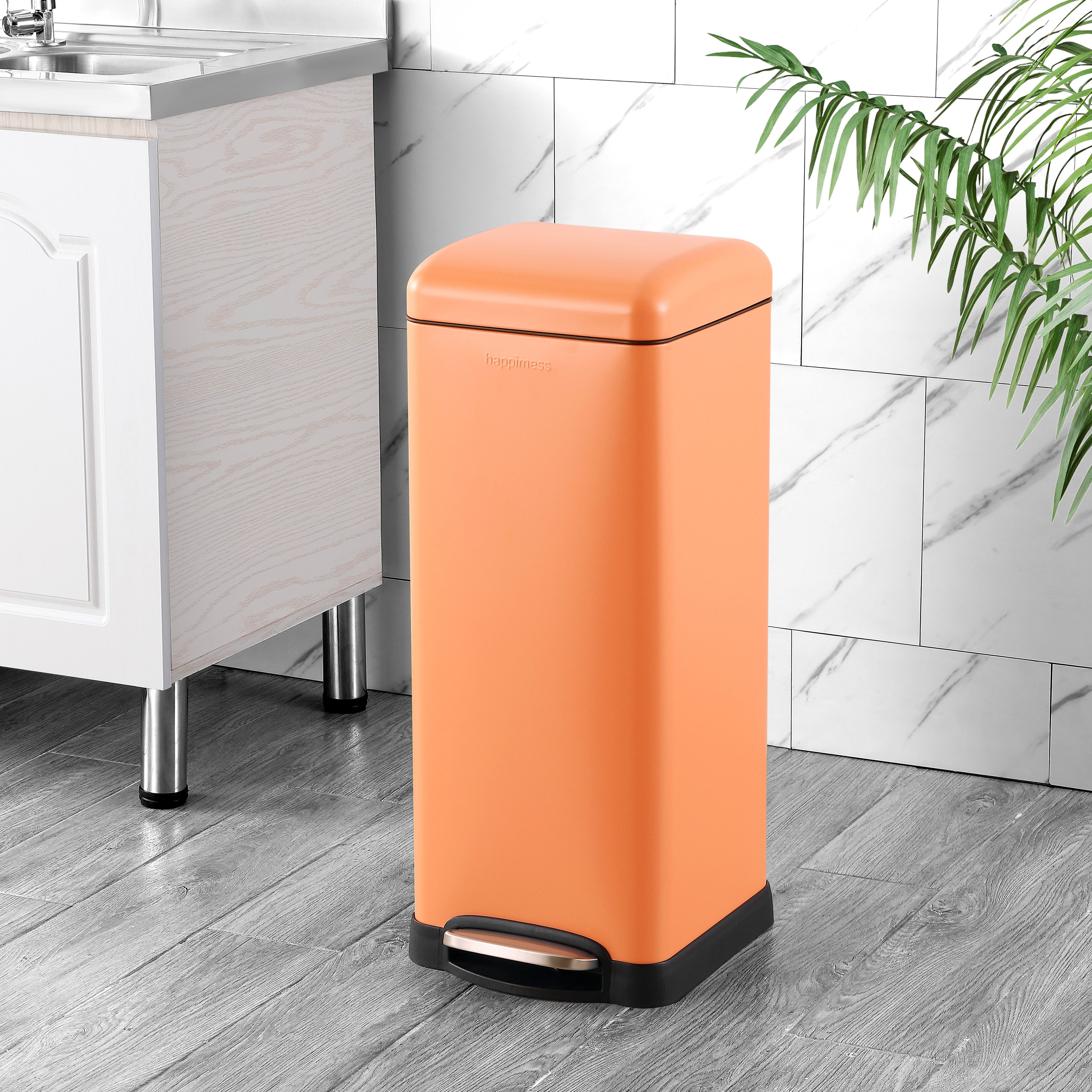 Betty Retro Step-Open Trash Can