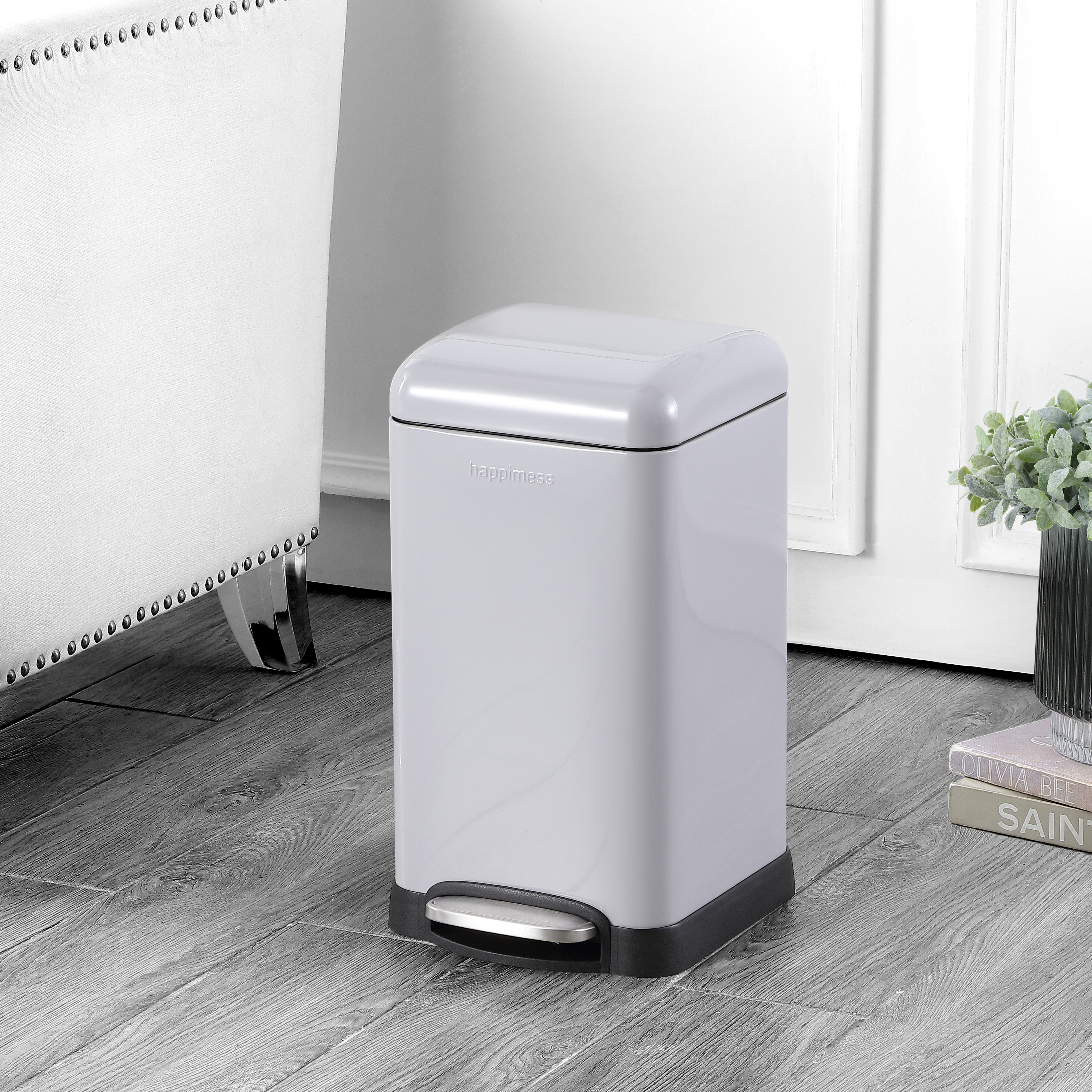 Betty Retro Mini Step-Open Trash Can