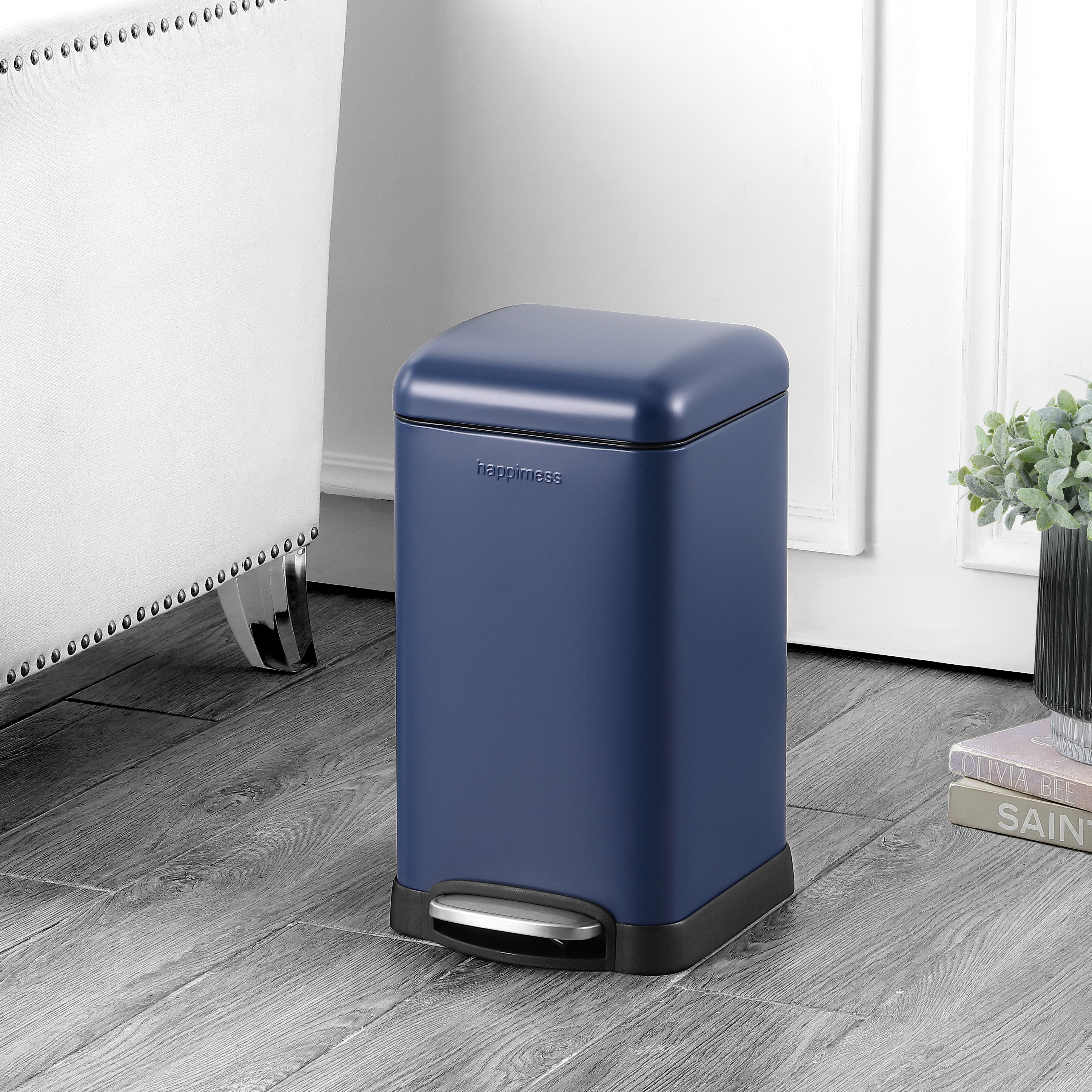 Betty Retro Mini Step-Open Trash Can