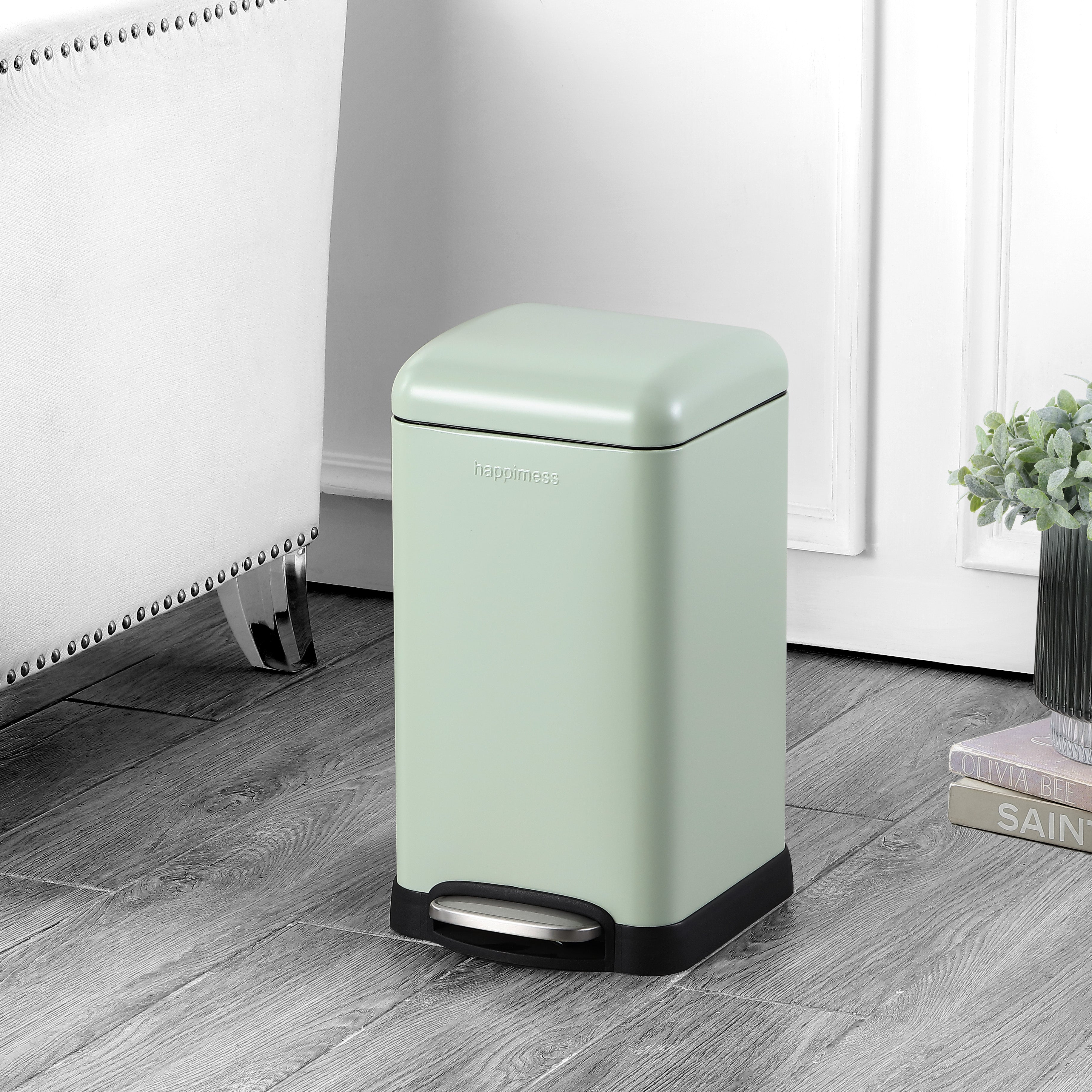 Betty Retro Mini Step-Open Trash Can