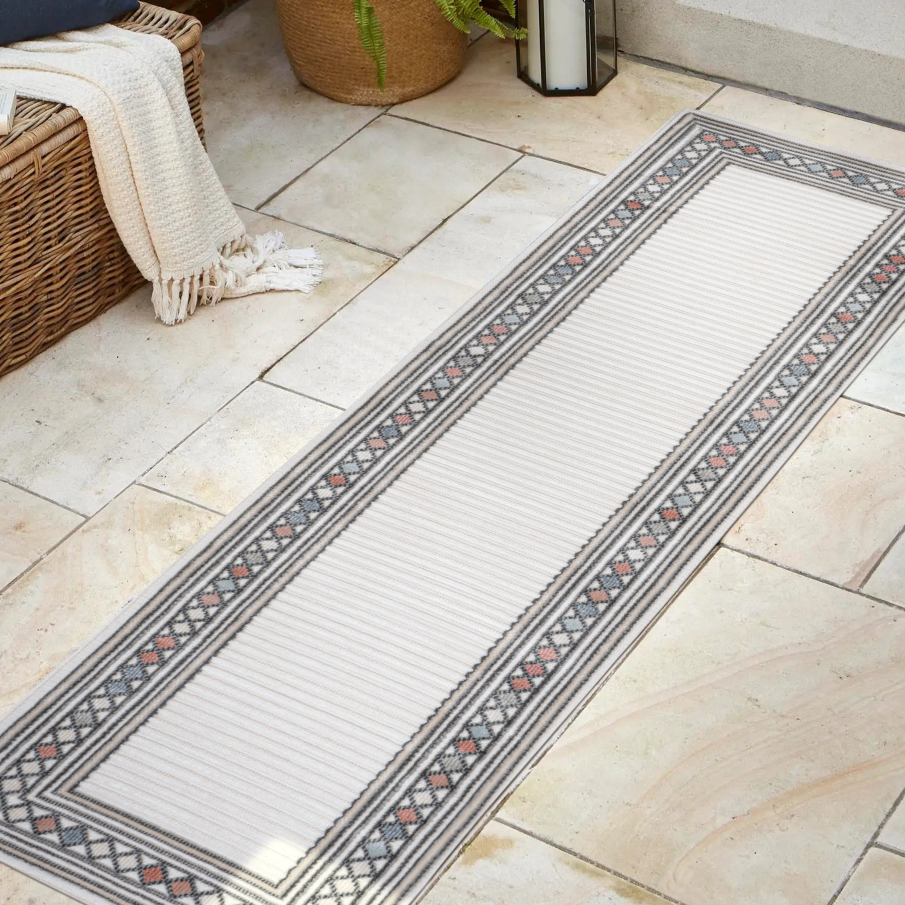 Sebastian High-Low Modern Diamond Border Indoor/Outdoor Runner Rug