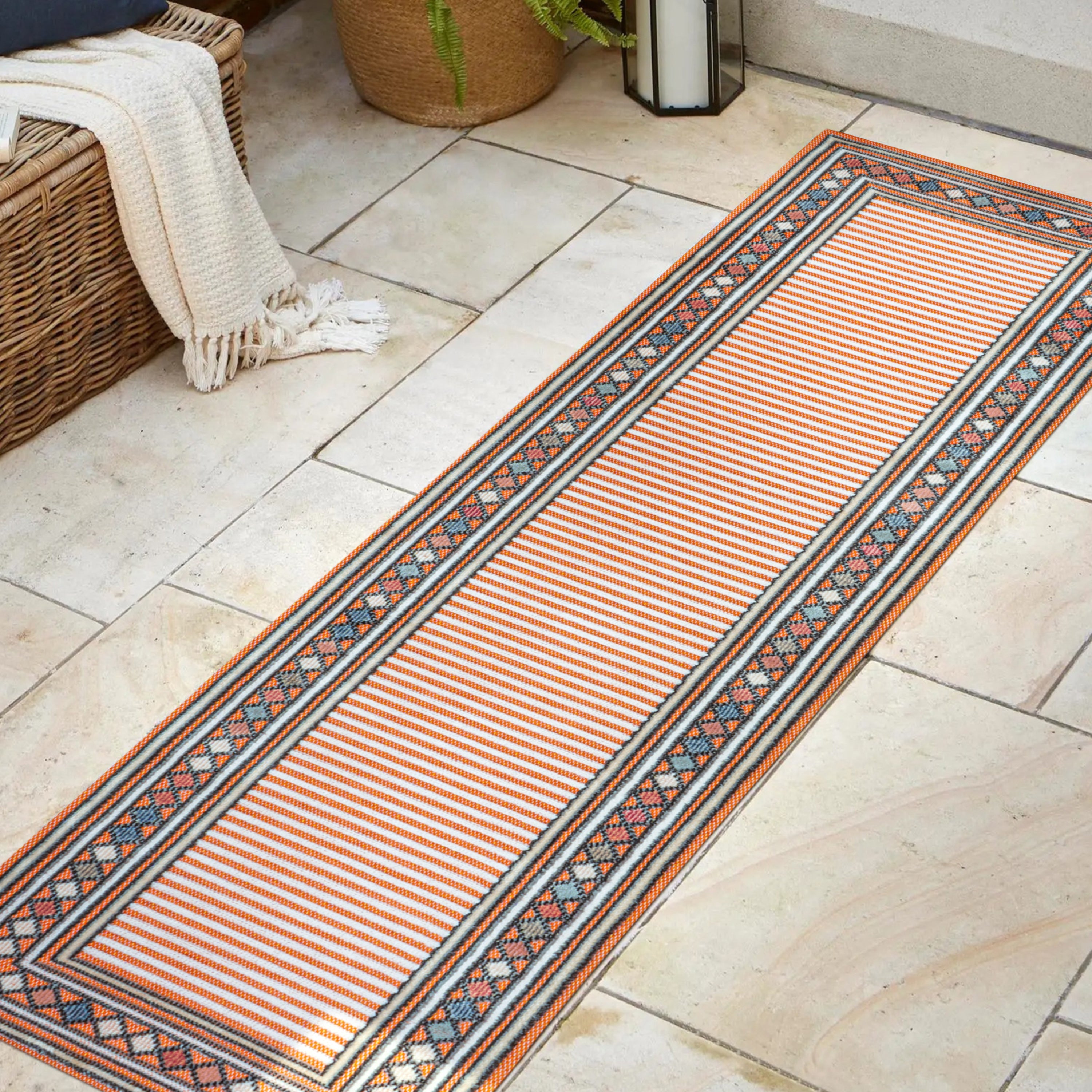 Sebastian High-Low Modern Diamond Border Indoor/Outdoor Runner Rug