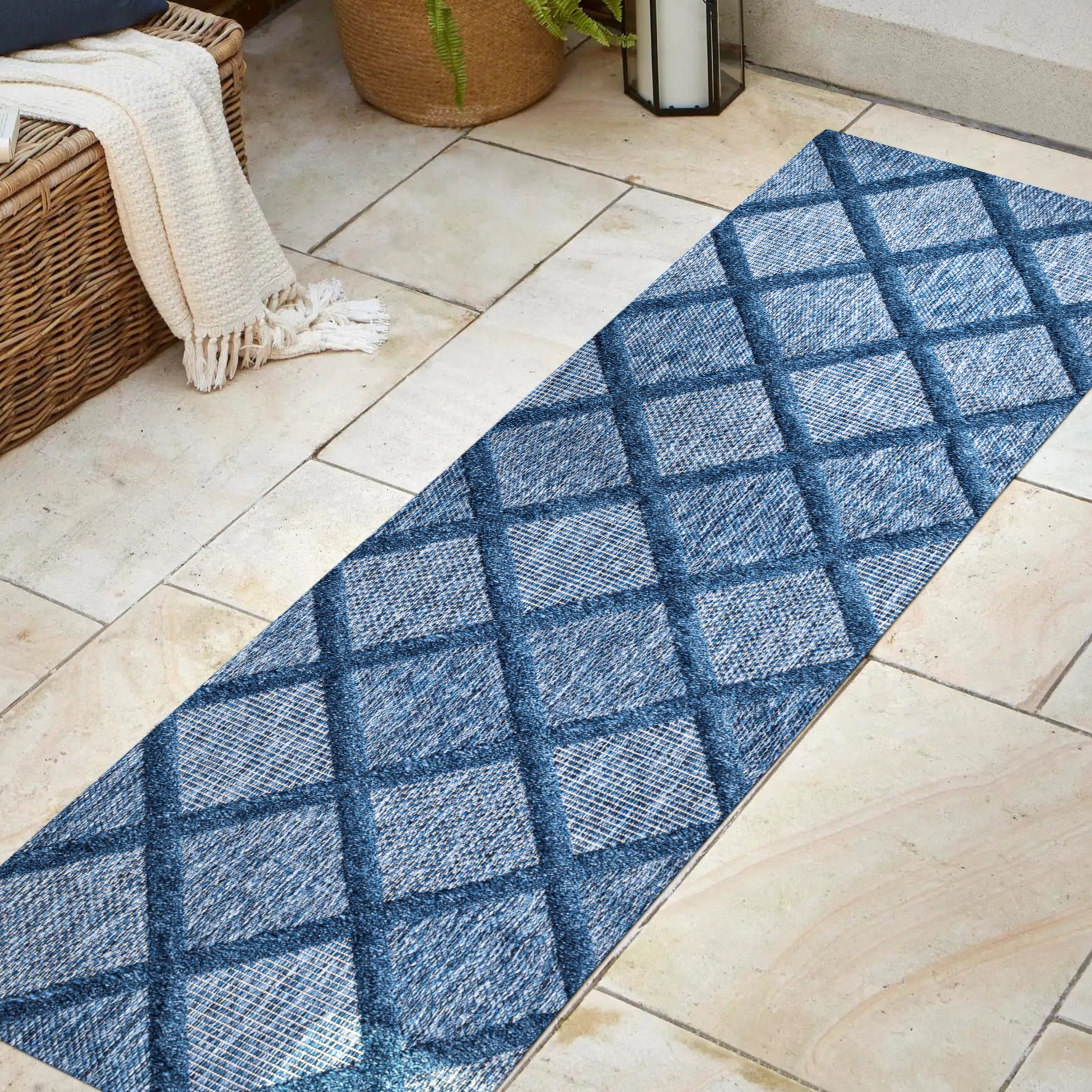 Salines Diamond Trellis Indoor/Outdoor Runner Rug