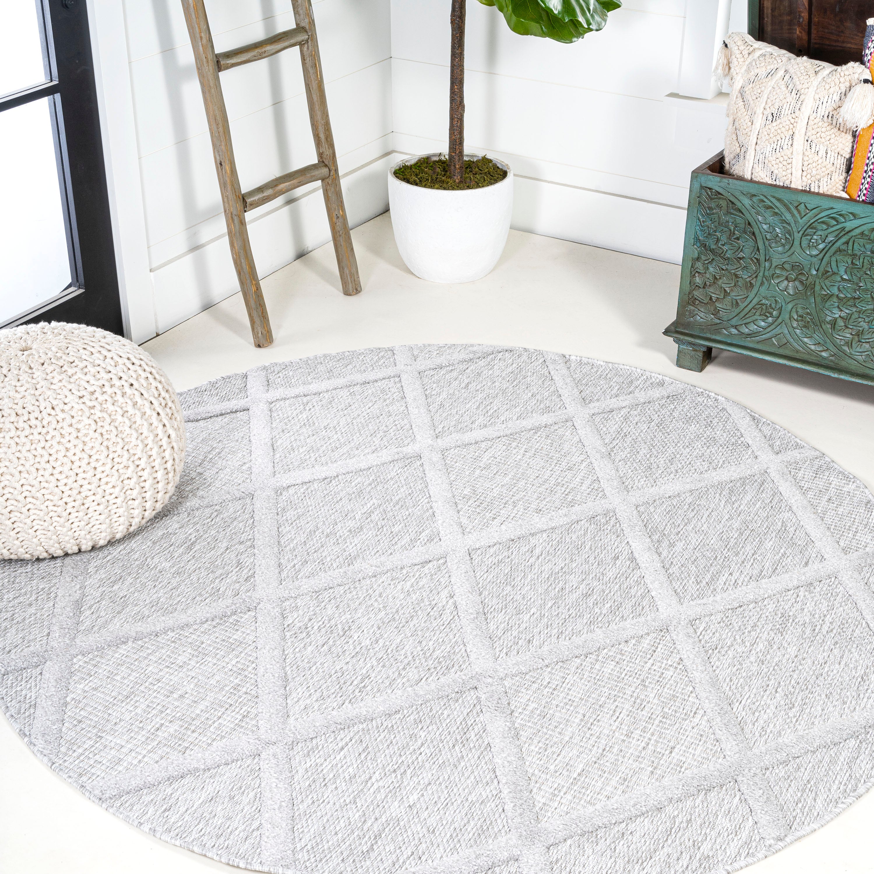 Salines Diamond Trellis Round Indoor/Outdoor Area Rug