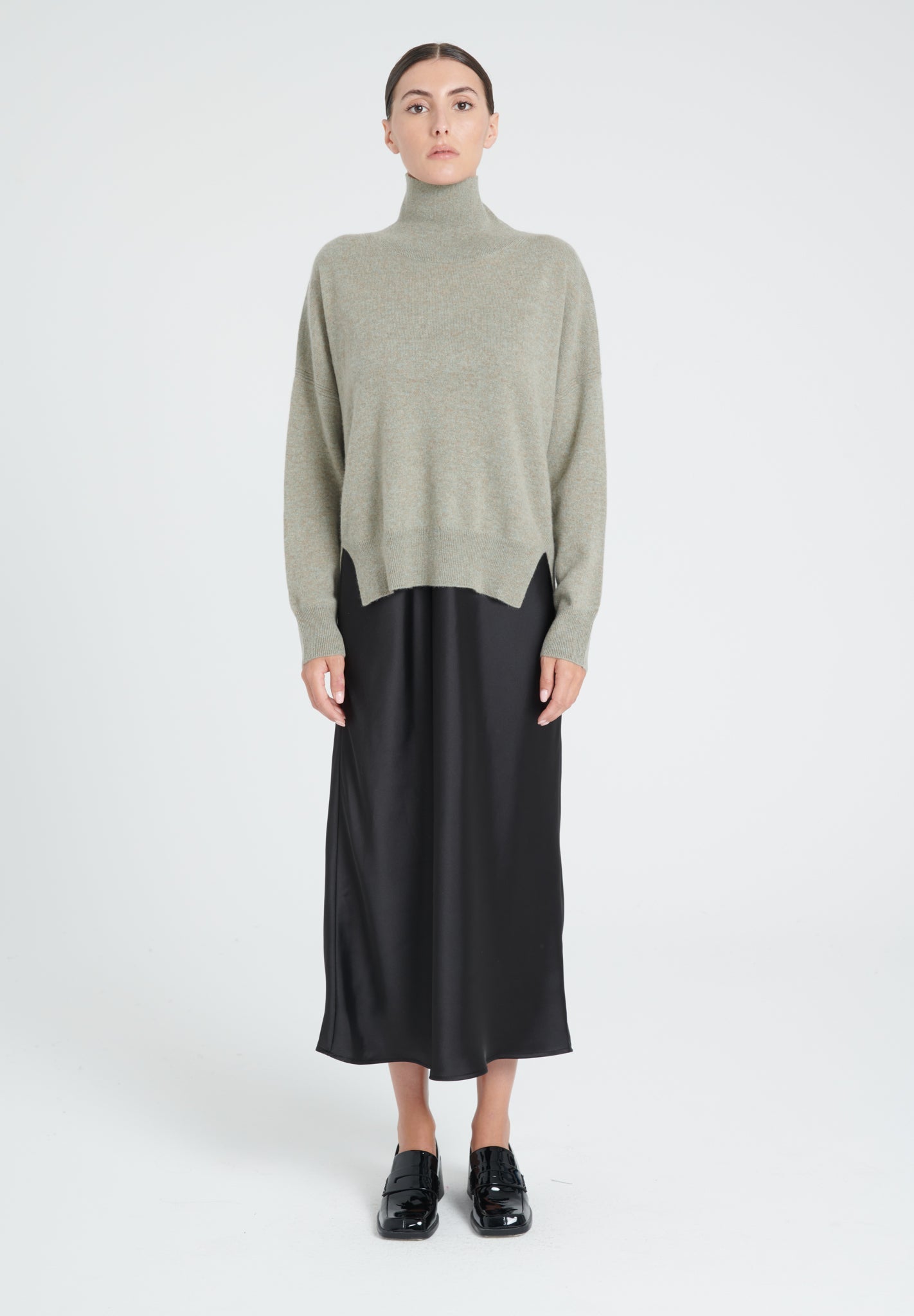 Oversized cashmere stand-up collar sweater in khaki