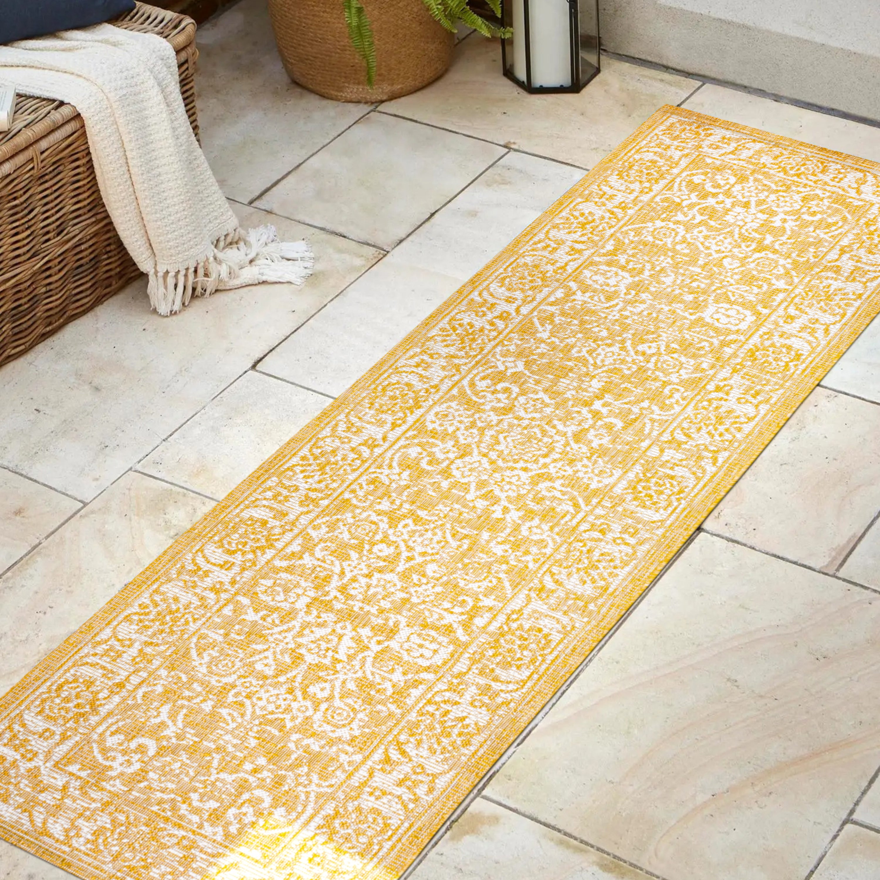 Tela Bohemian Textured Weave Floral Indoor/Outdoor Runner Rug