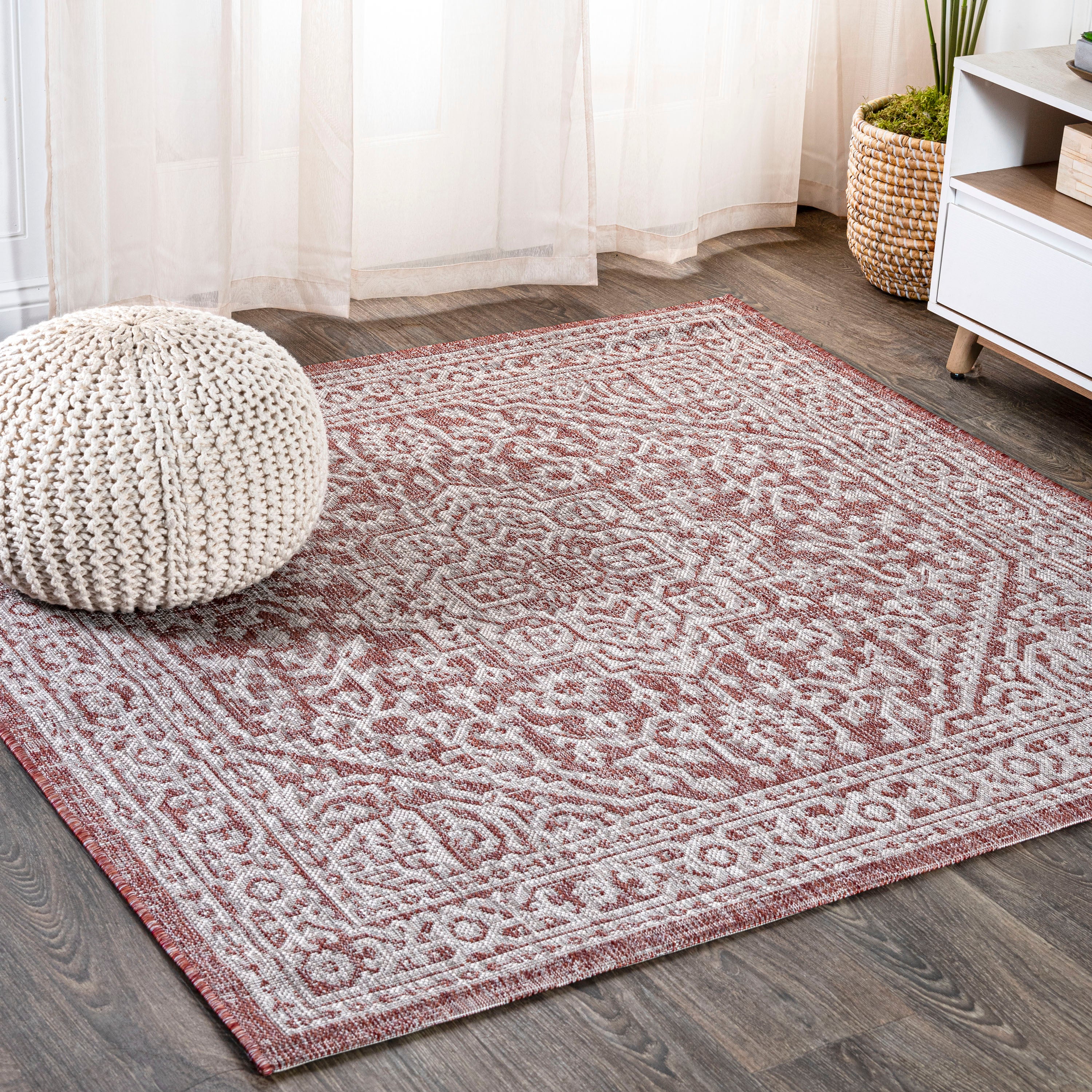 Sinjuri Medallion Textured Indoor/Outdoor Square Area Rug