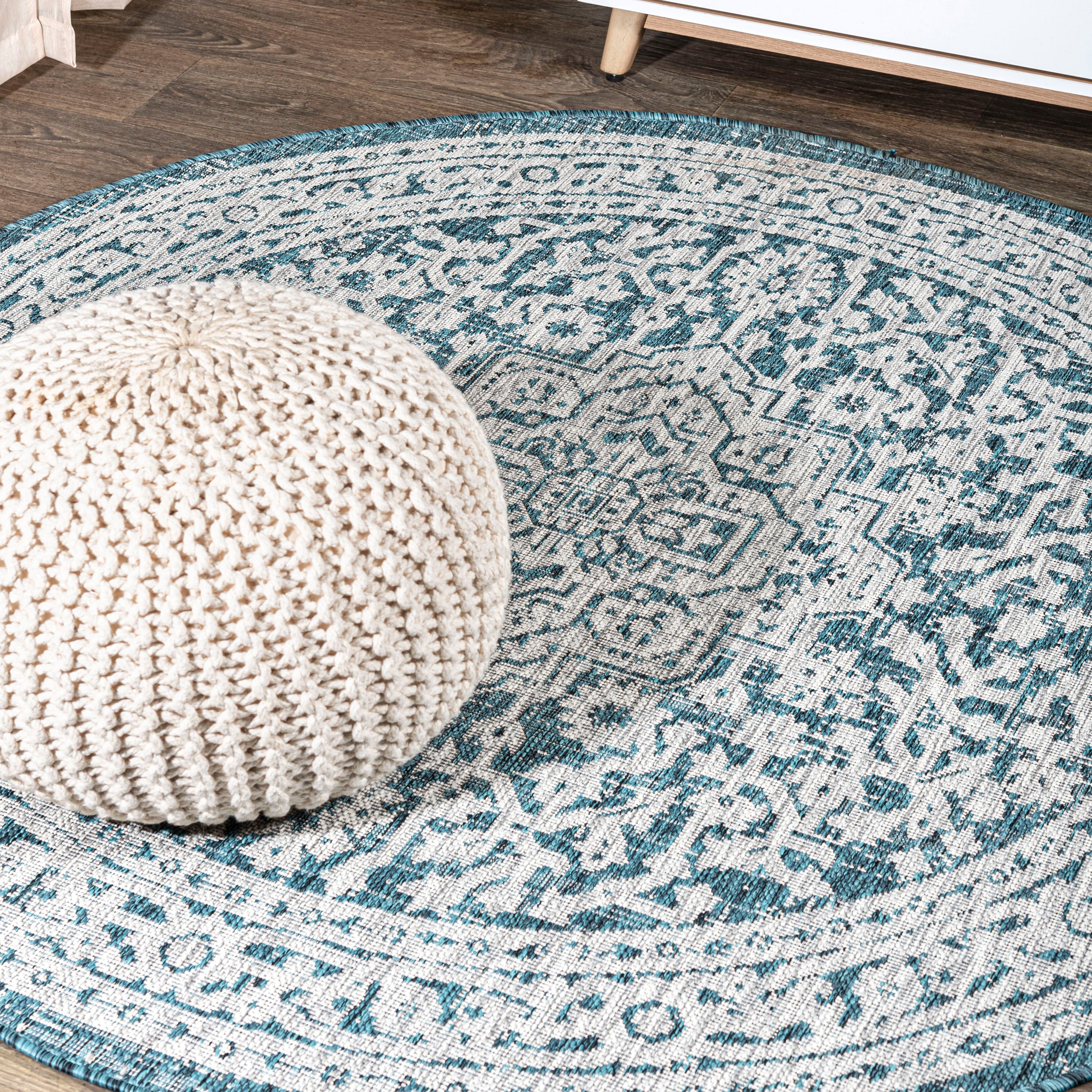 Sinjuri Medallion Weave Indoor/Outdoor Round Area Rug