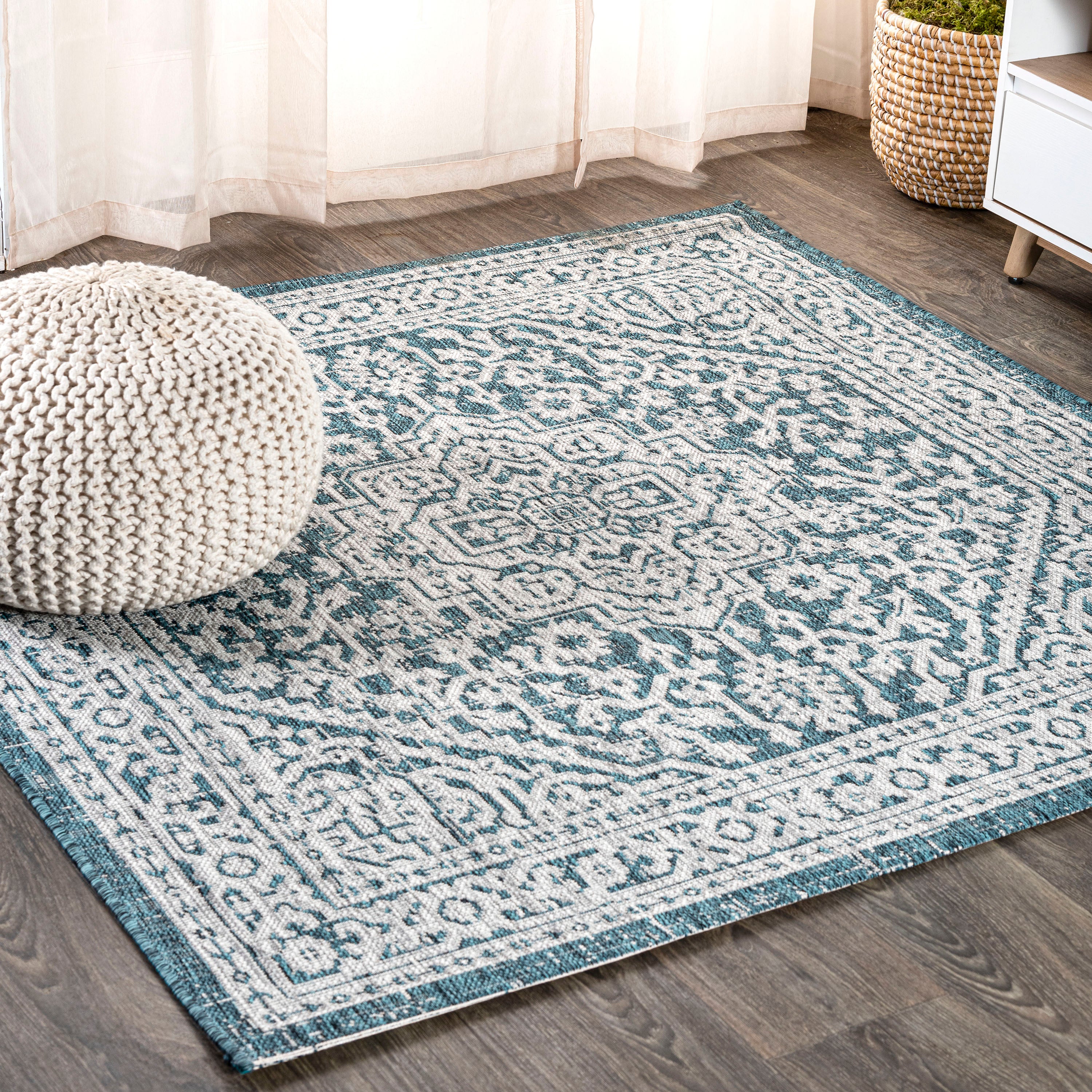 Sinjuri Medallion Textured Indoor/Outdoor Square Area Rug