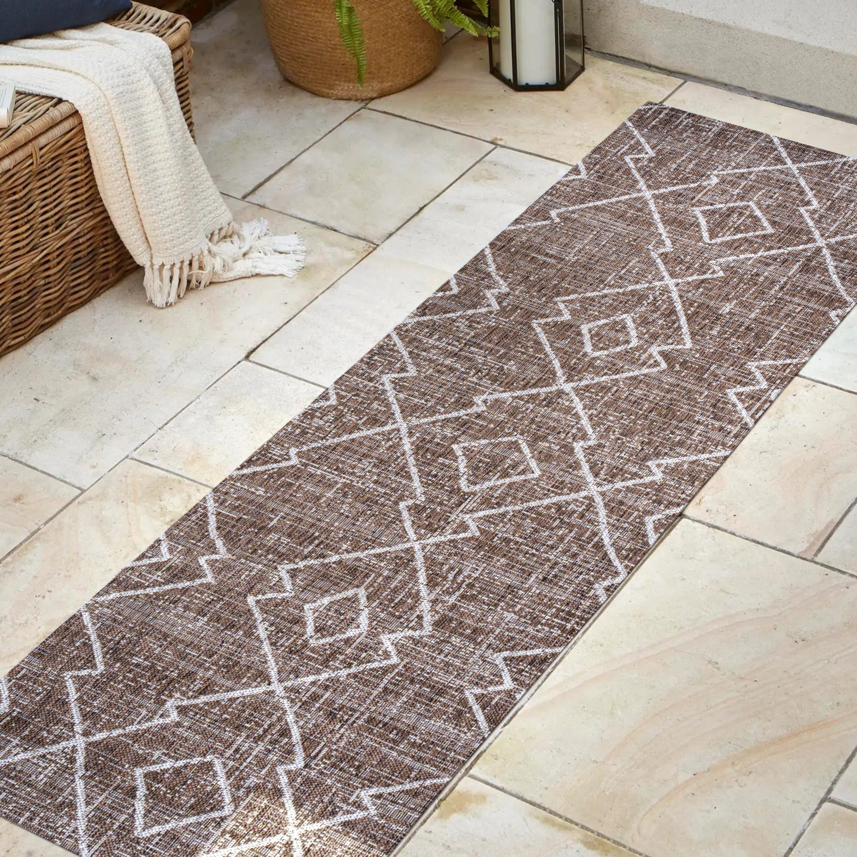 Carwa Tribal Diamond Trellis Indoor/Outdoor Runner Rug