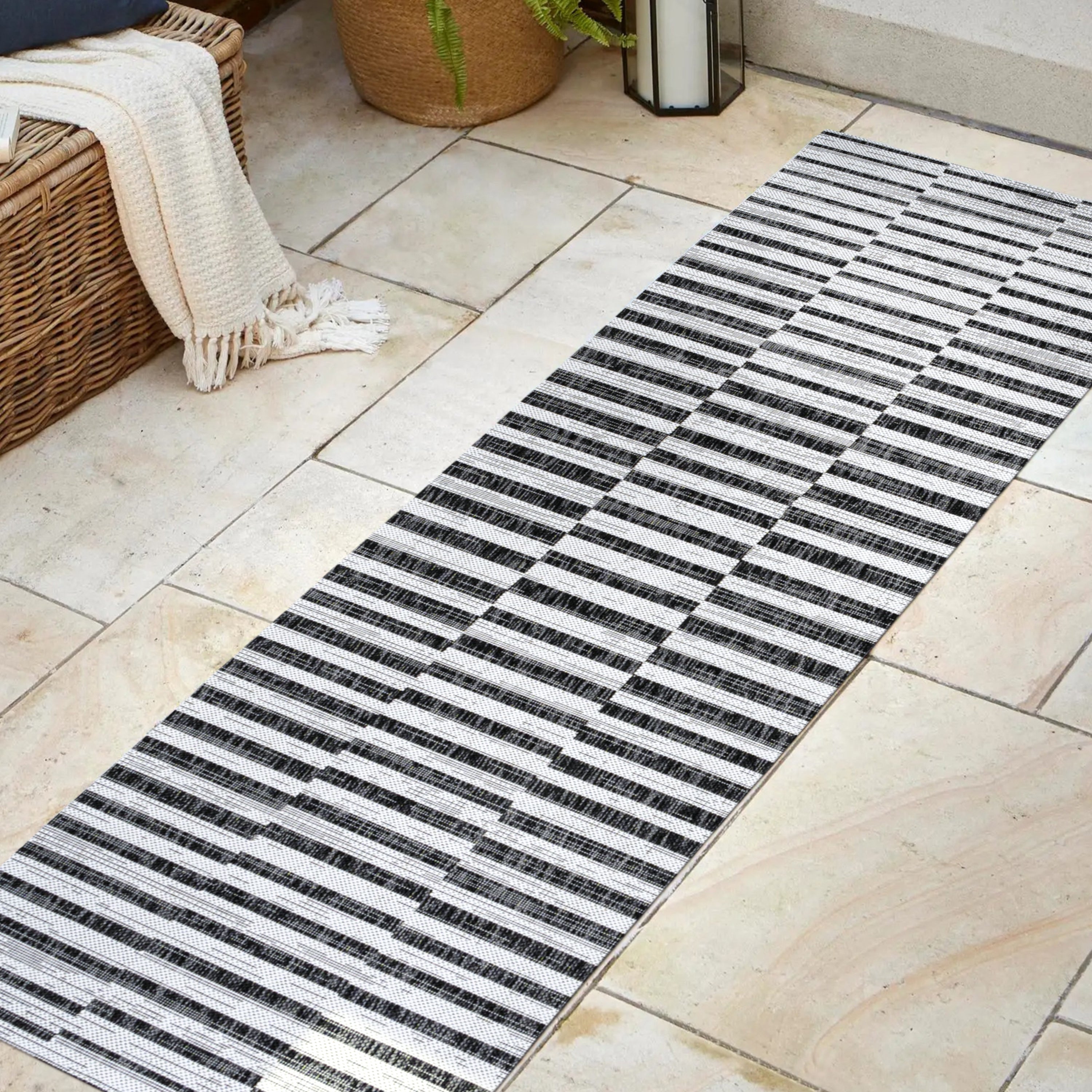 Sukie Modern Offset Stripe Indoor/Outdoor Runner Rug