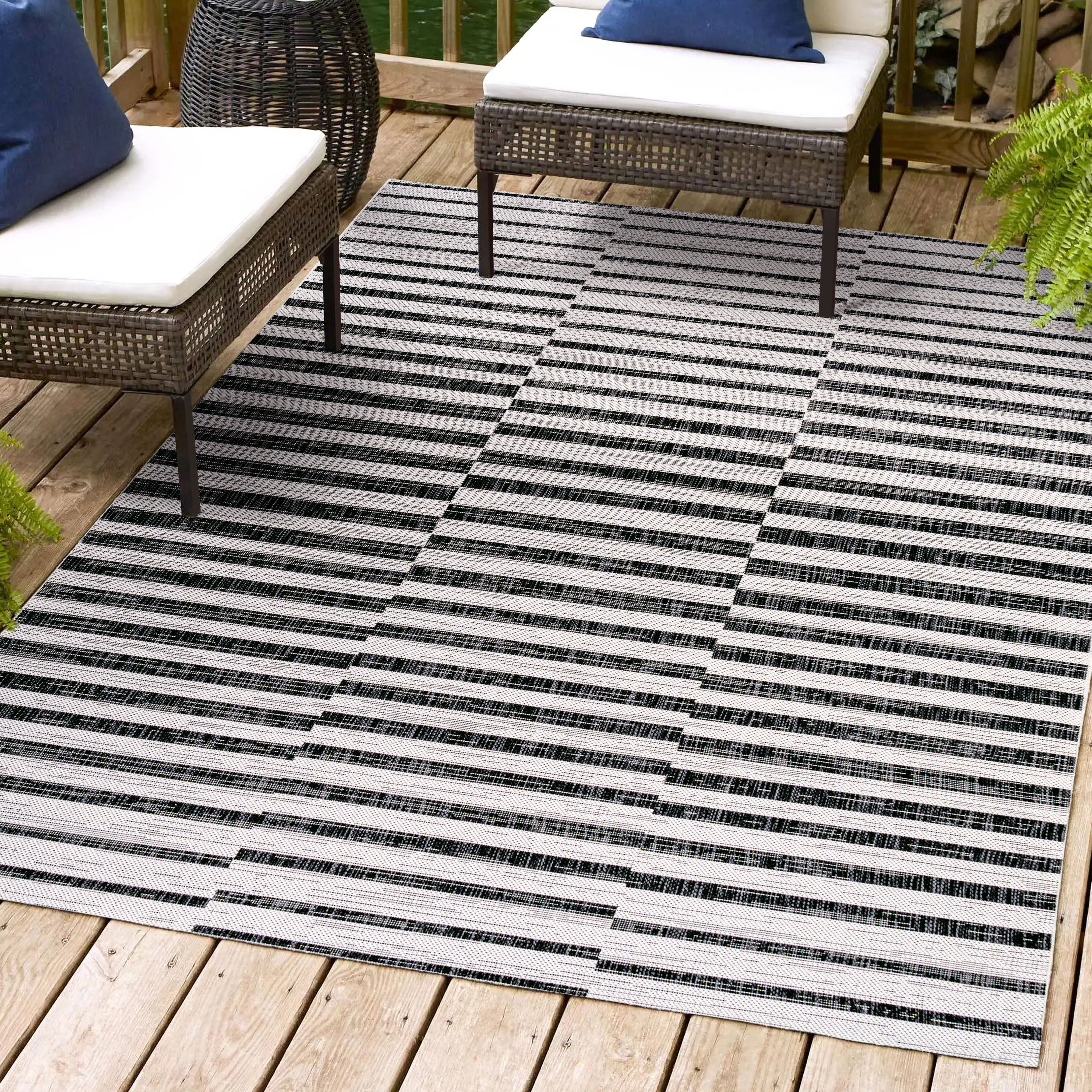 Sukie Modern Offset Bold Stripe Indoor/Outdoor Area Rug