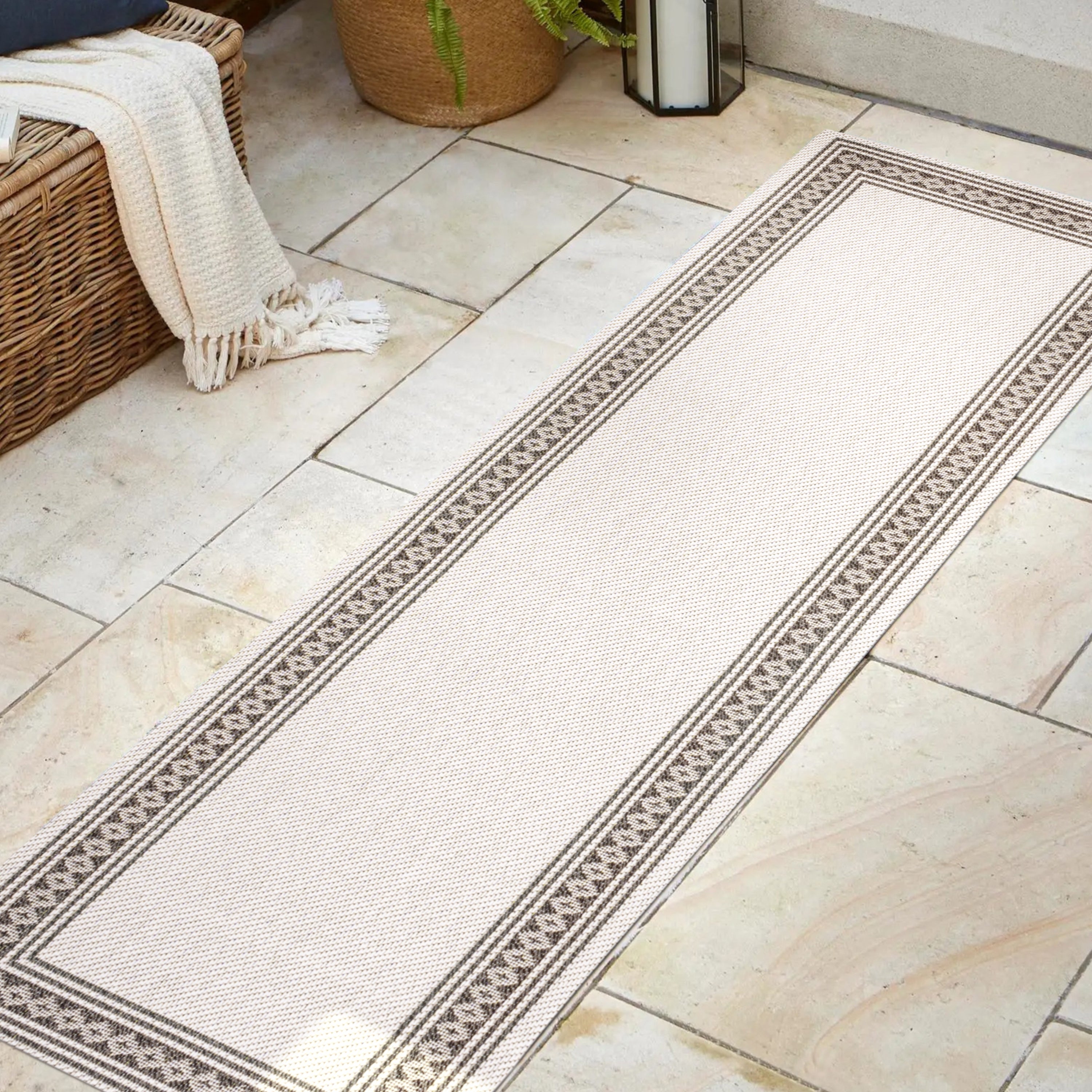 Lucia Classic Diamond Border Indoor/Outdoor Runner Rug