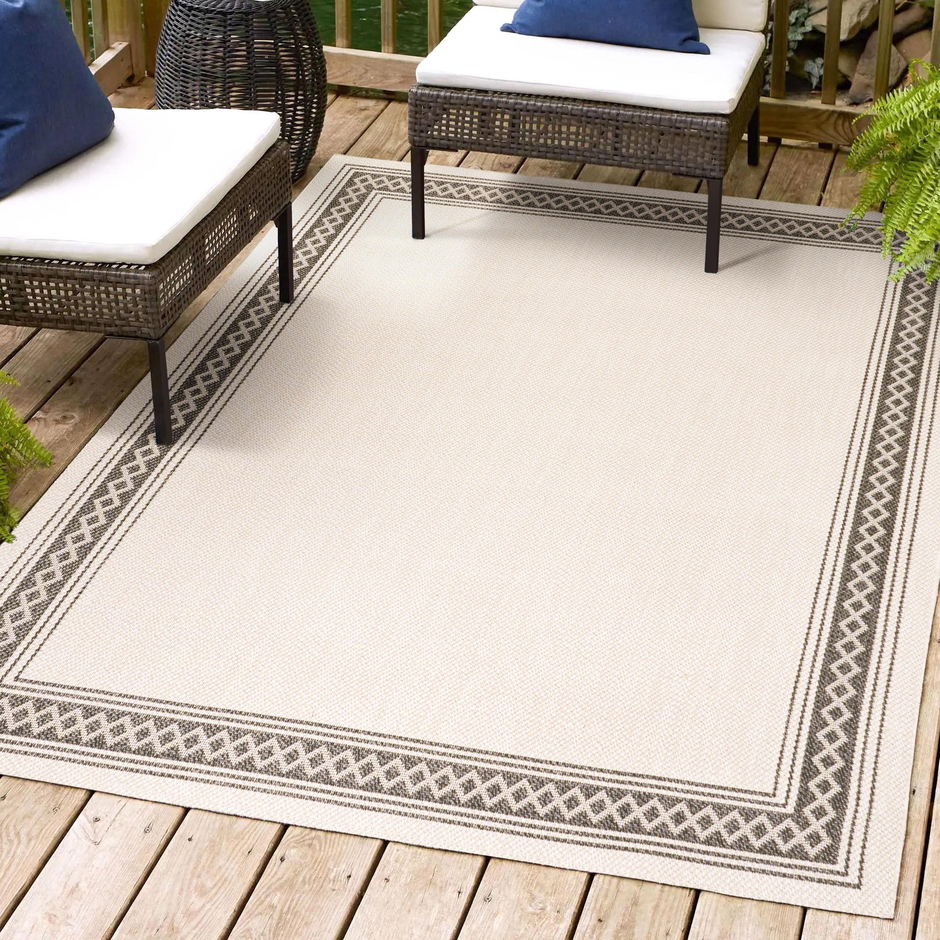 Lucia Classic Diamond Border Indoor/Outdoor Area Rug