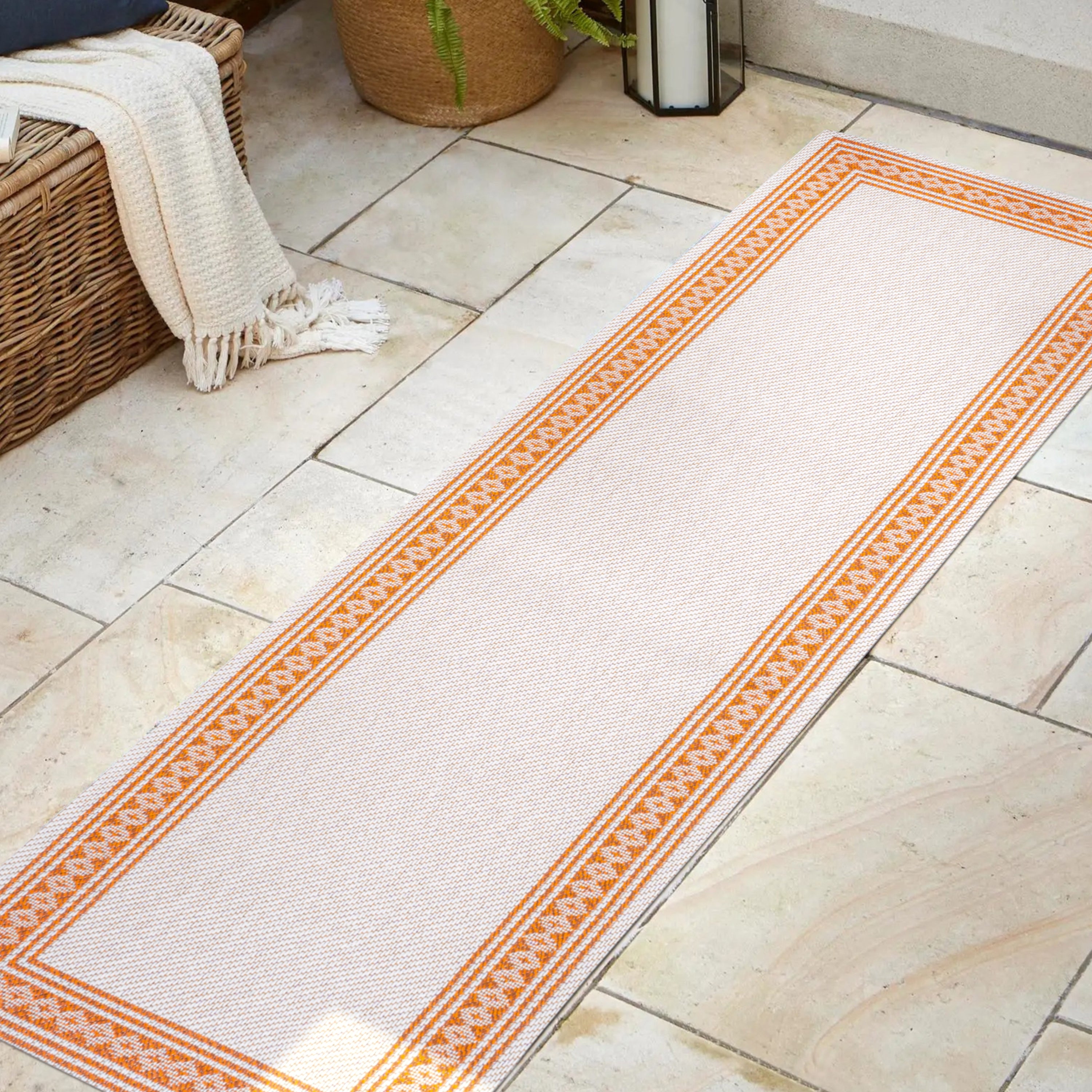 Lucia Classic Diamond Border Indoor/Outdoor Runner Rug