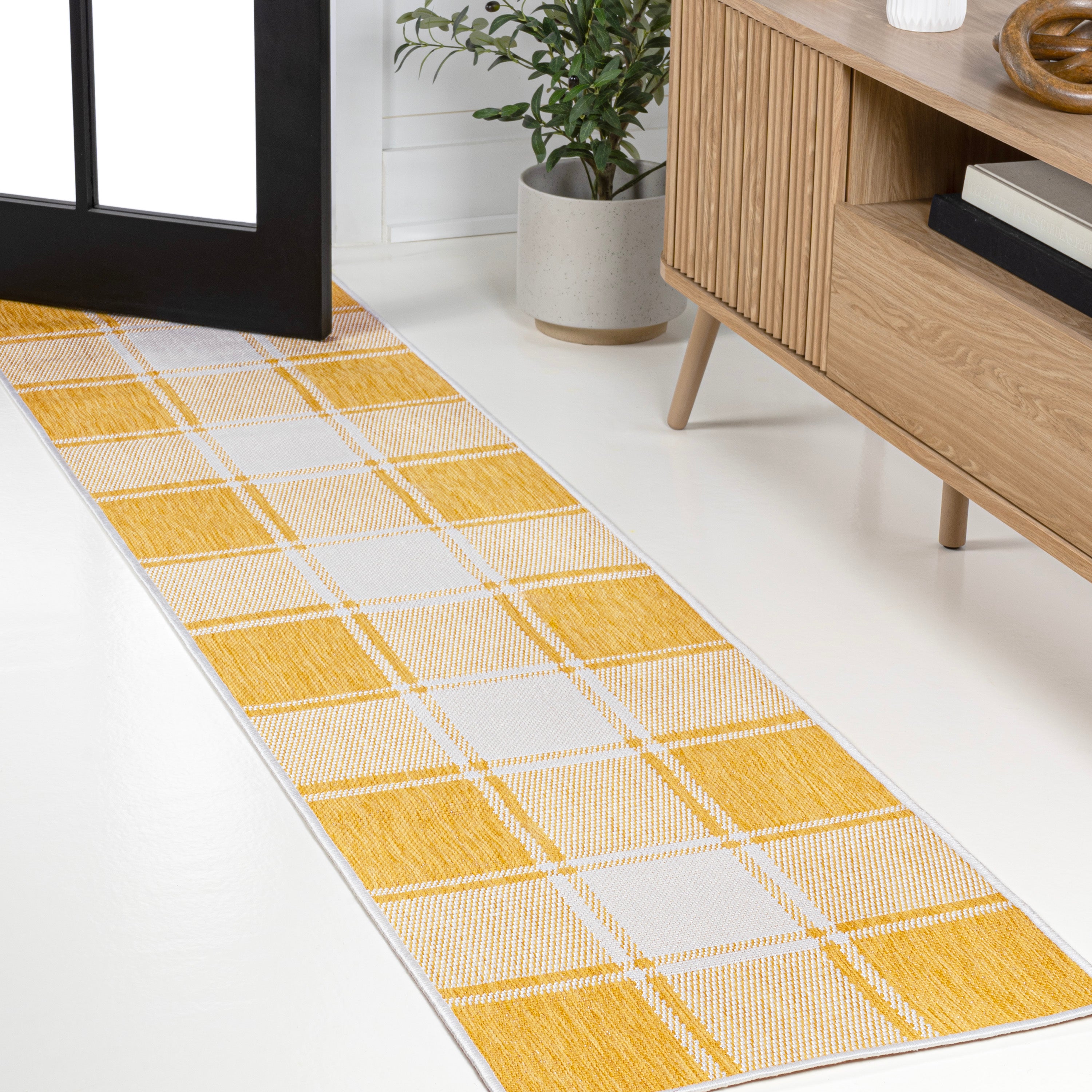 Sabine Traditional Farmhouse Bold Gingham Indoor/Outdoor Runner Rug