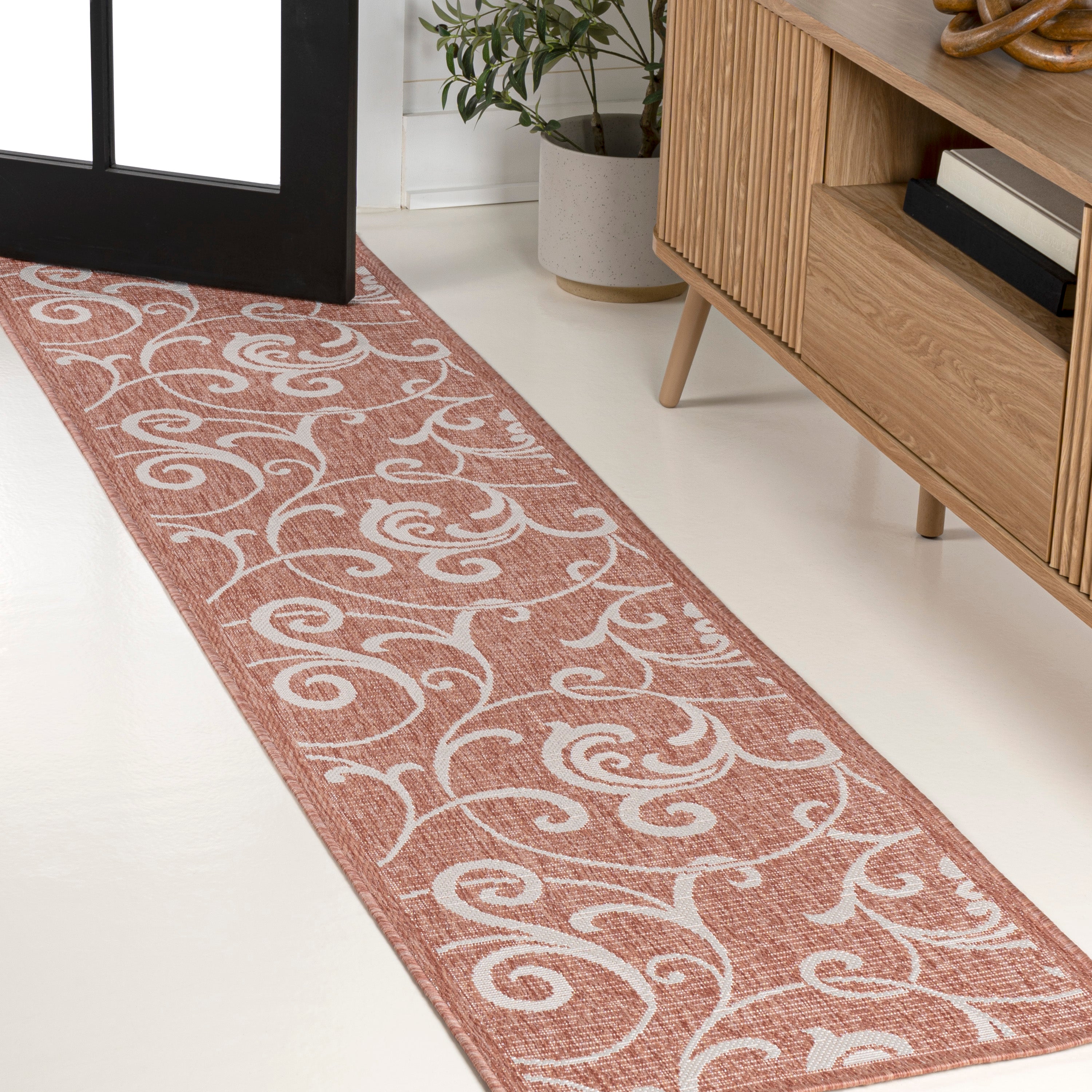 Maribel Traditional Classic All-Over Scroll Indoor/Outdoor Runner Rug