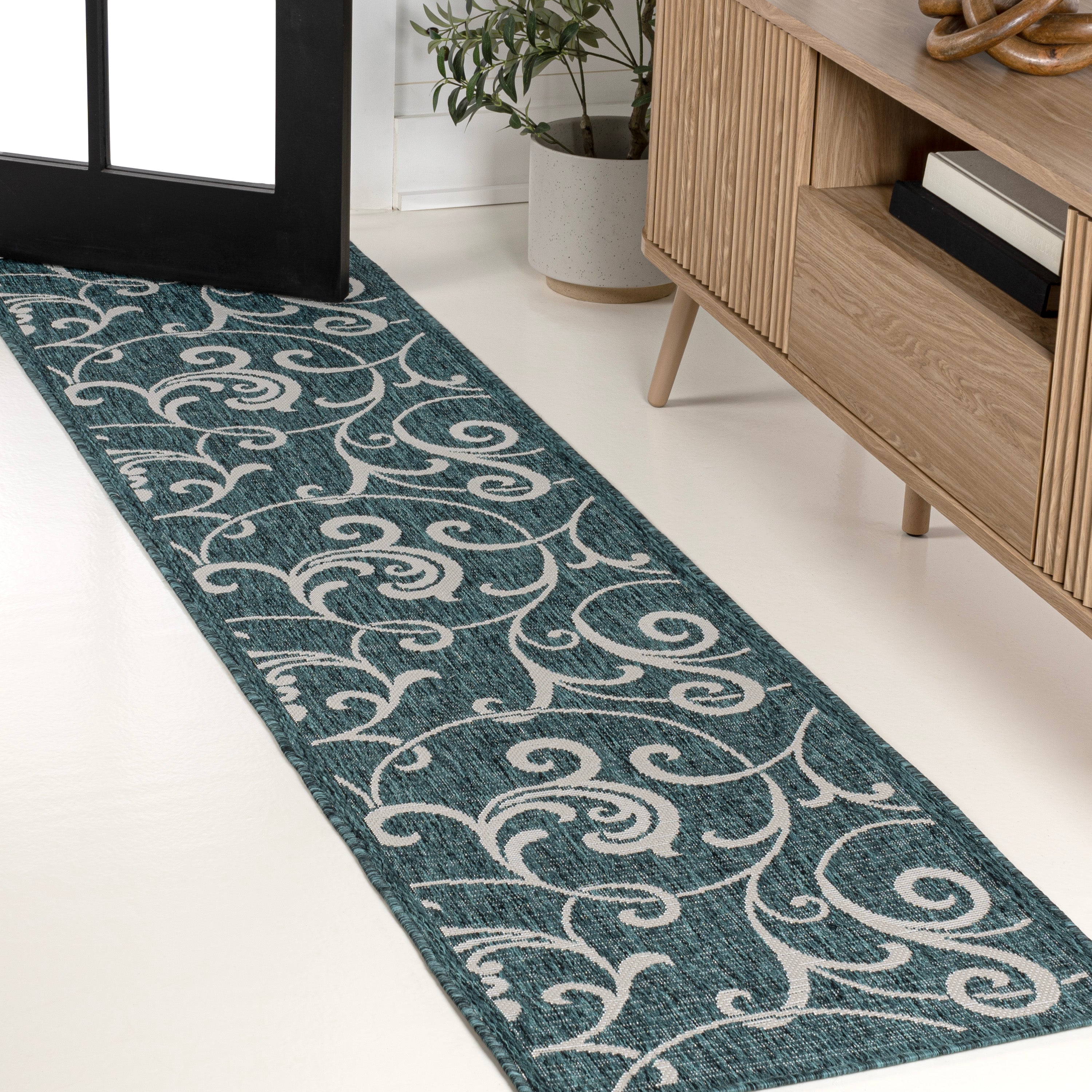 Maribel Traditional Classic All-Over Scroll Indoor/Outdoor Runner Rug