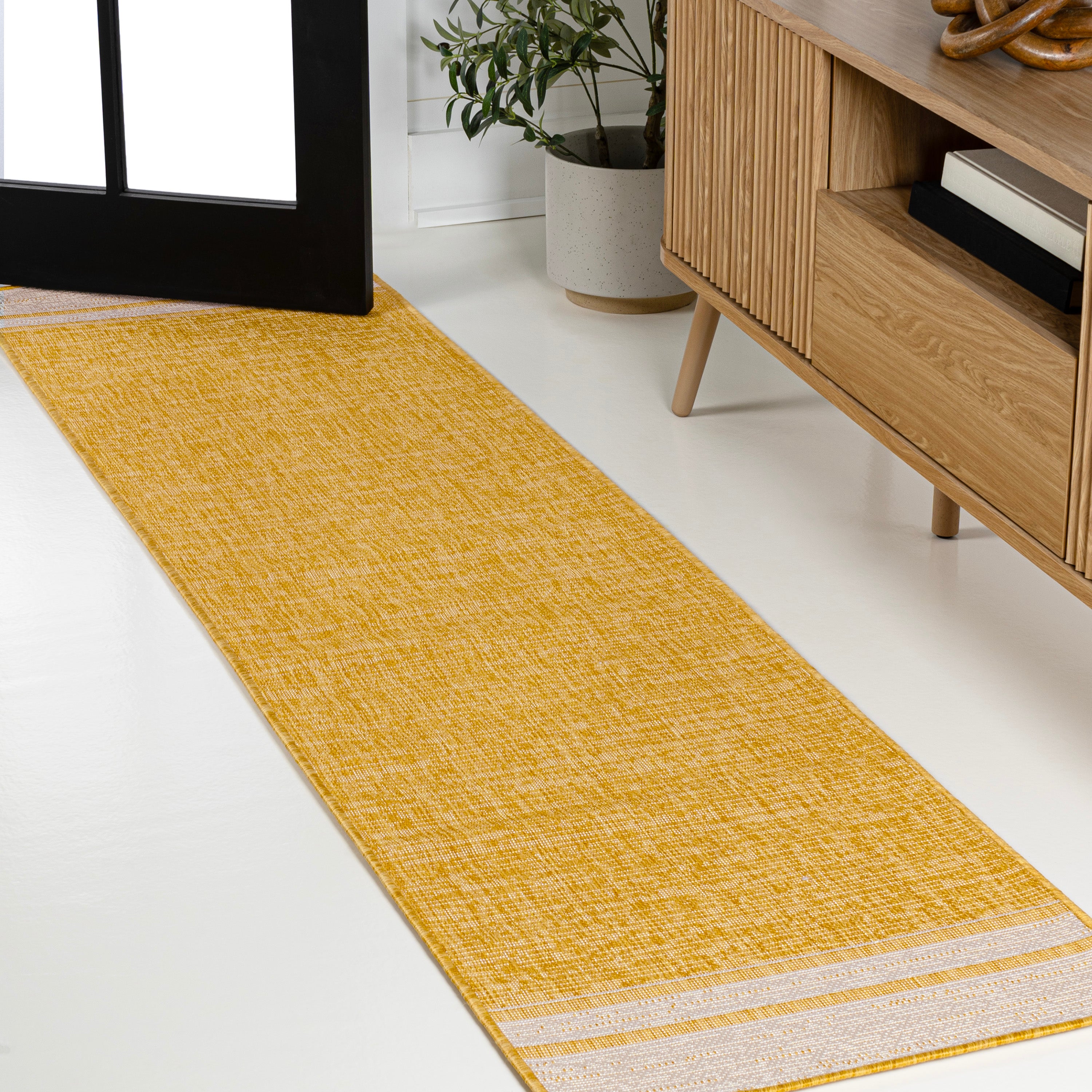 Alda Modern Minimalist Mingled Solid Indoor/Outdoor Runner Rug