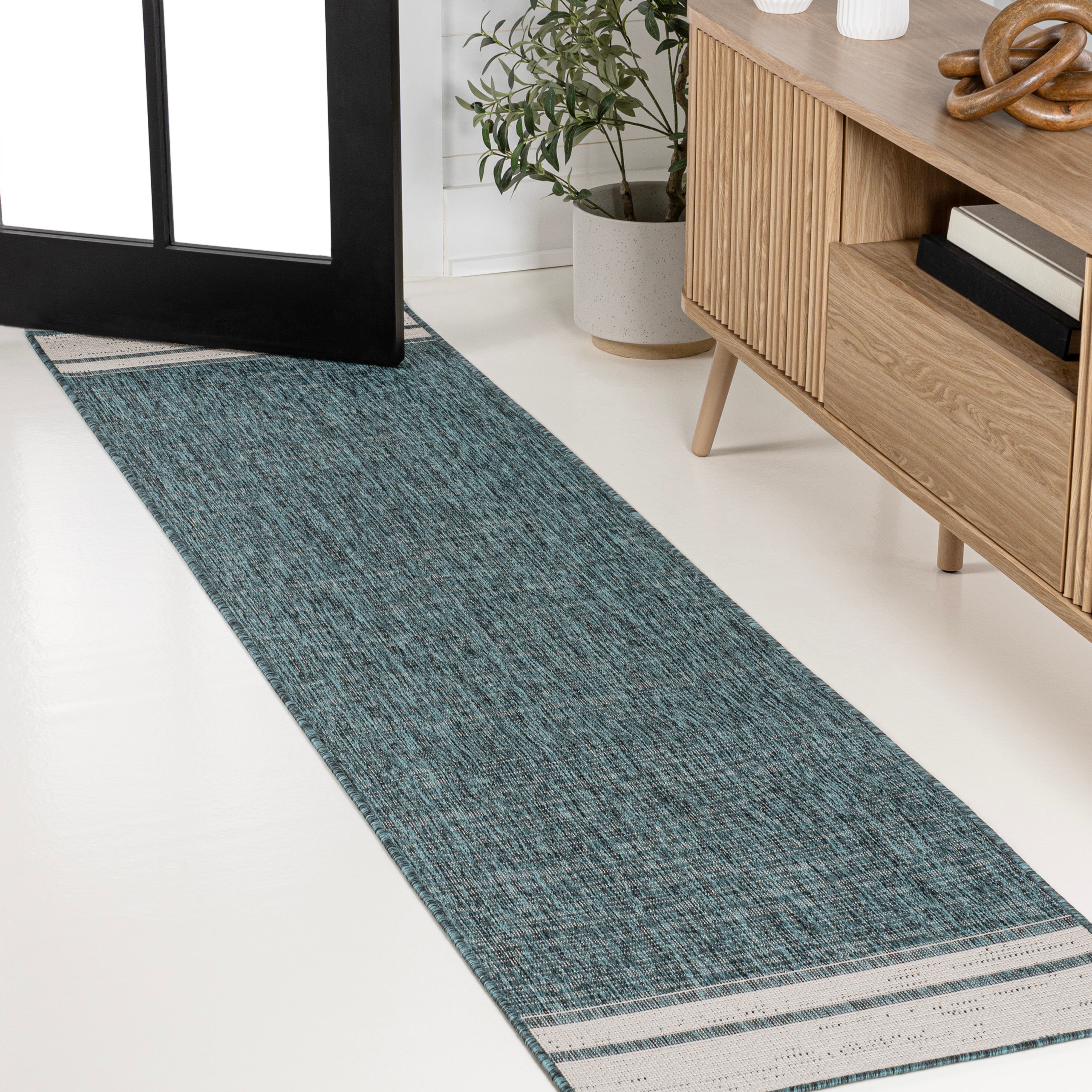 Alda Modern Minimalist Mingled Solid Indoor/Outdoor Runner Rug