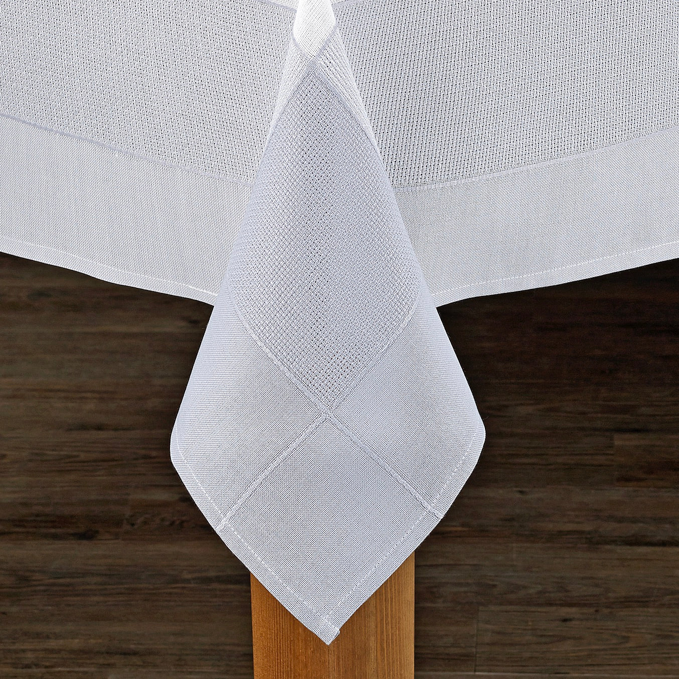 Bohemia 70% Cotton 30% Polyester Tablecloth - Tuesday Morning - Tablecloths