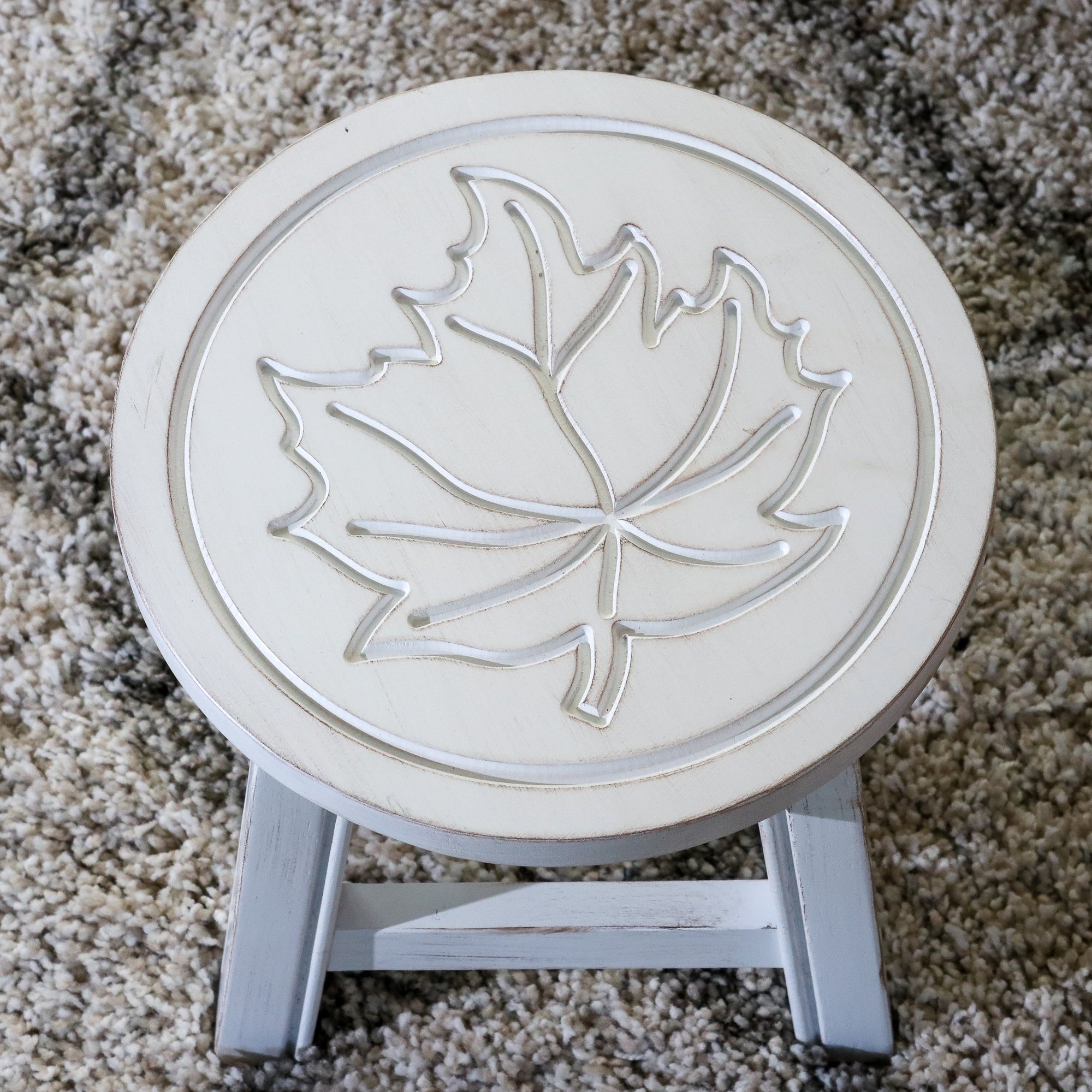 Carved Wooden Step Stool, Maple Leaf, Antique White - Tuesday Morning - Table & Bar Stools