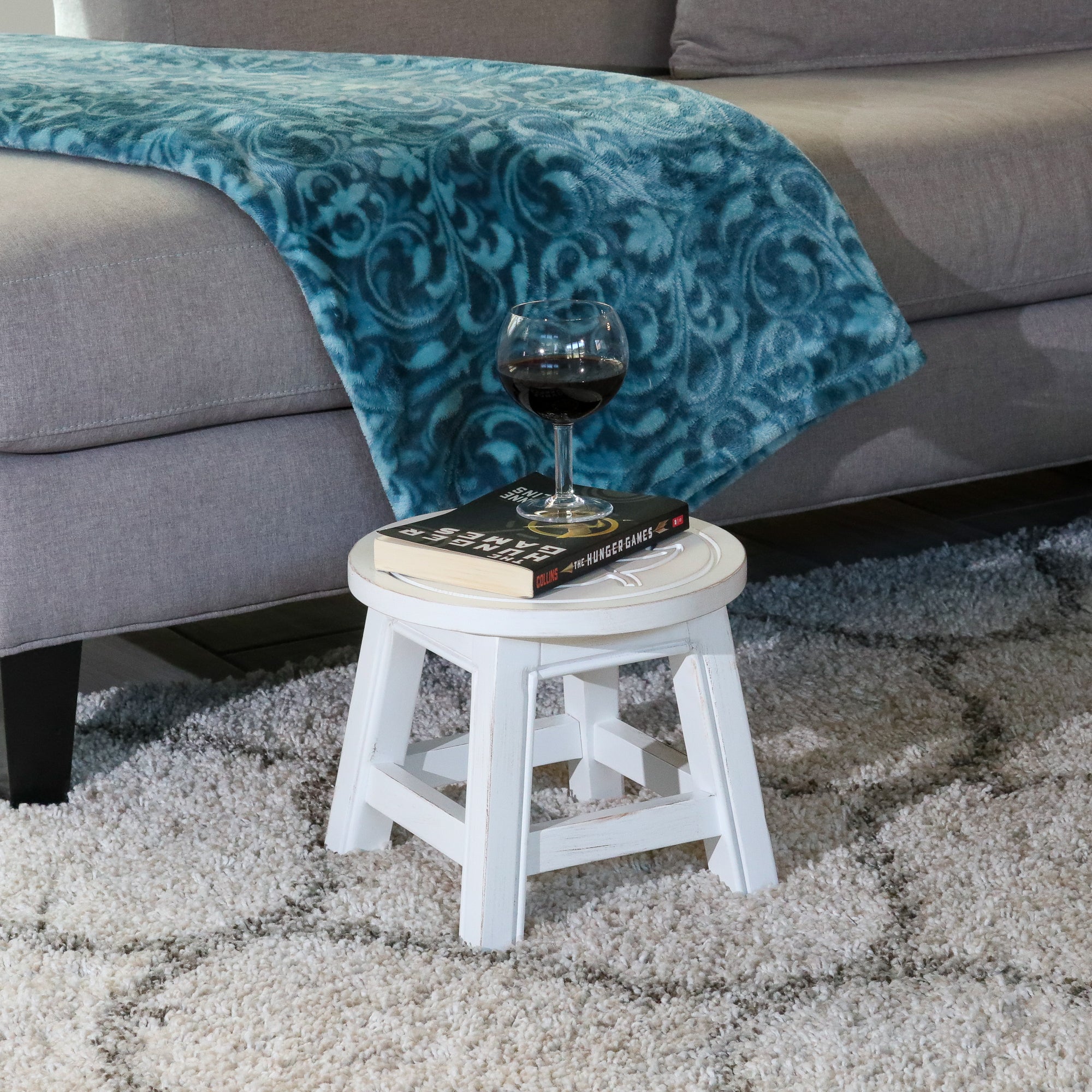 Carved Wooden Step Stool, Maple Leaf, Antique White - Tuesday Morning - Table & Bar Stools