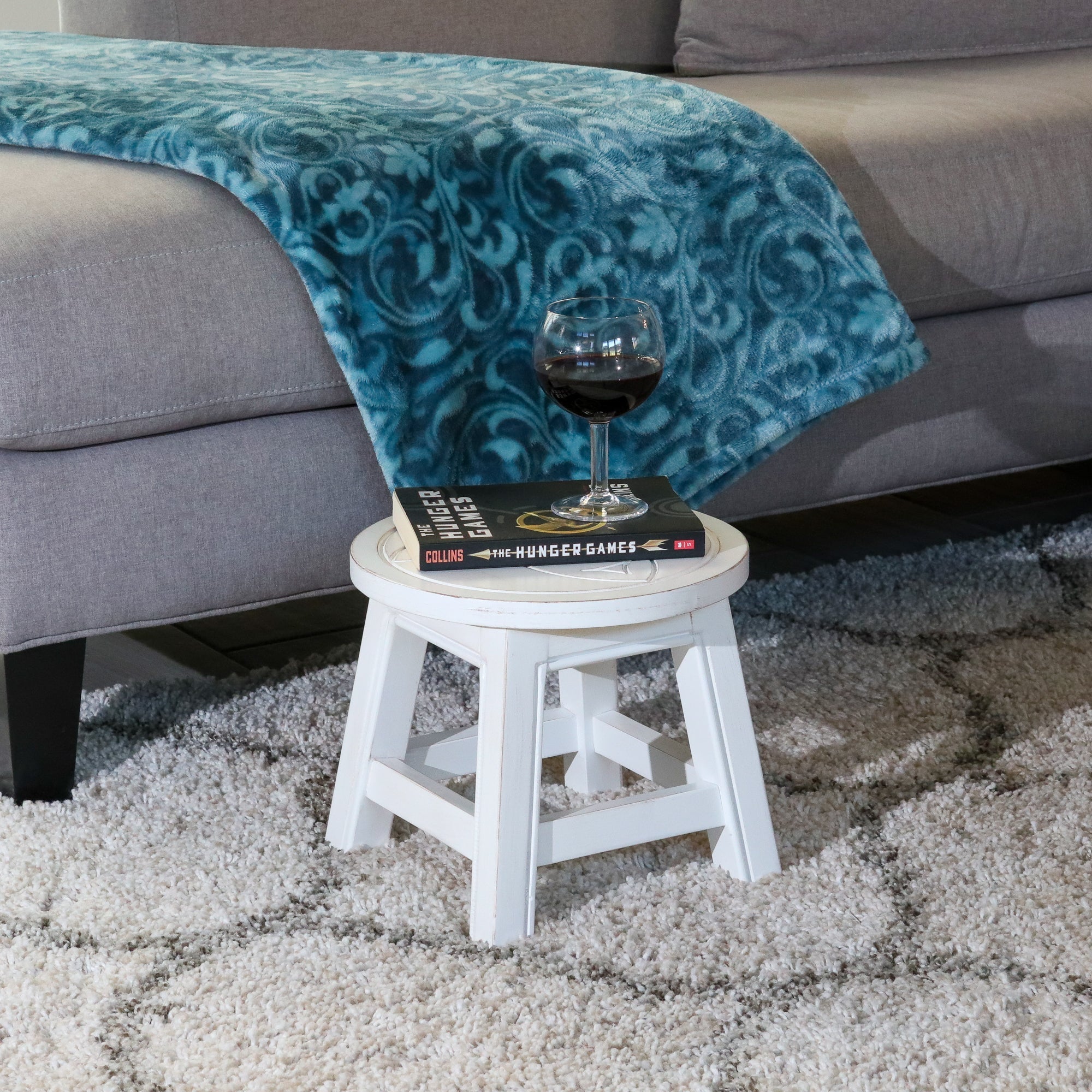 Carved Wooden Step Stool, Queen Bee, Antique White - Tuesday Morning - Table & Bar Stools