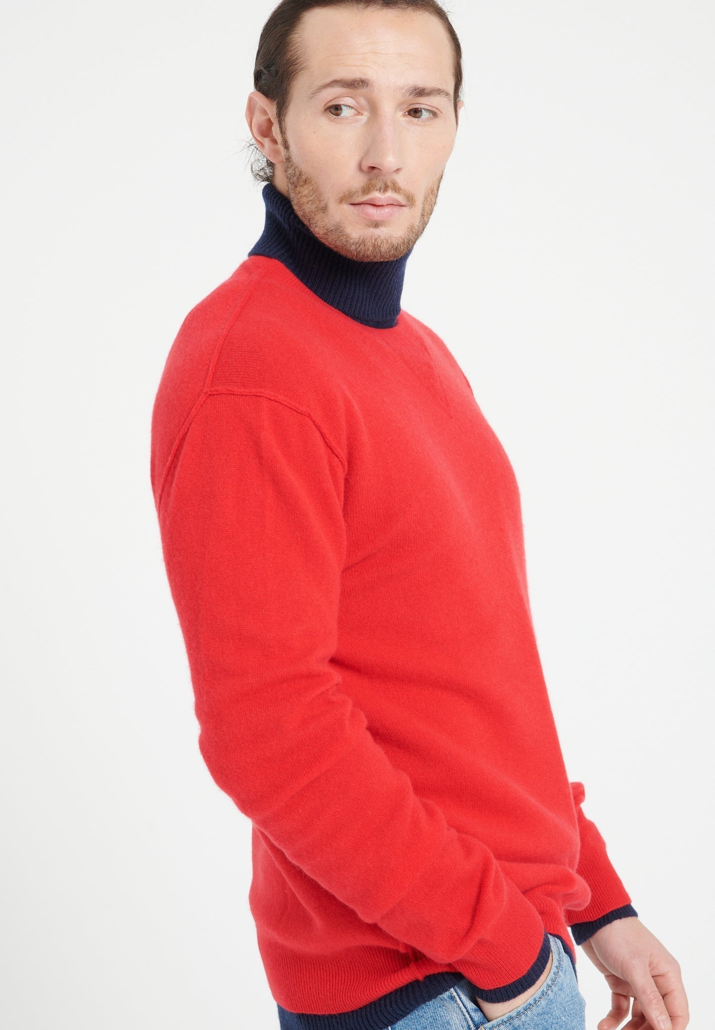 Cashmere round - neck sweater red - Tuesday Morning - Sweaters & Hoodies