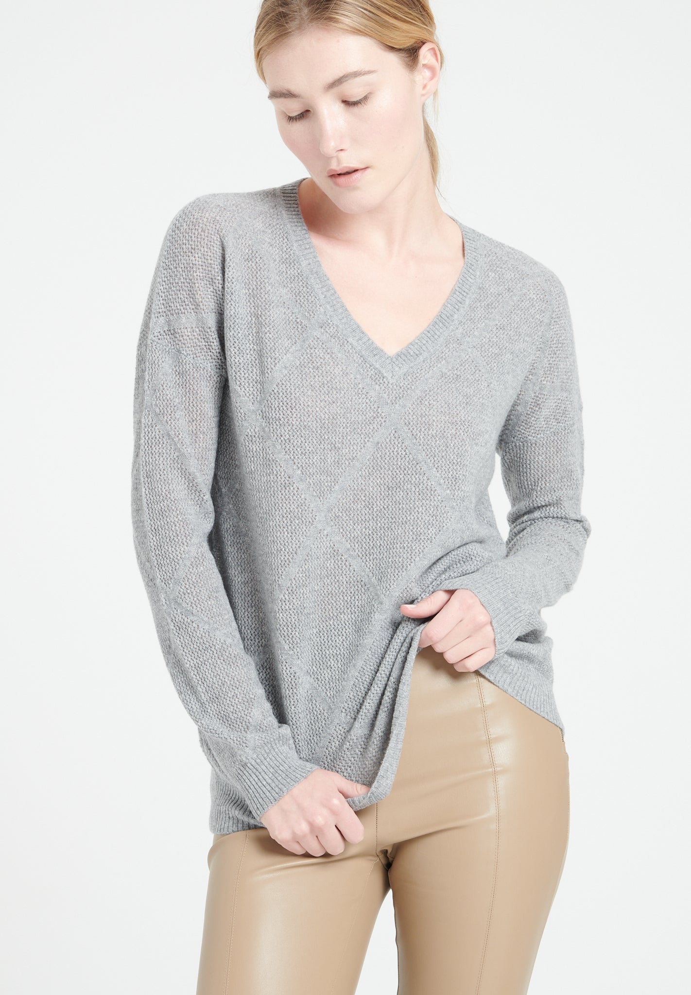 Cashmere V - neck pointelle sweater light grey - Tuesday Morning - Sweaters & Hoodies