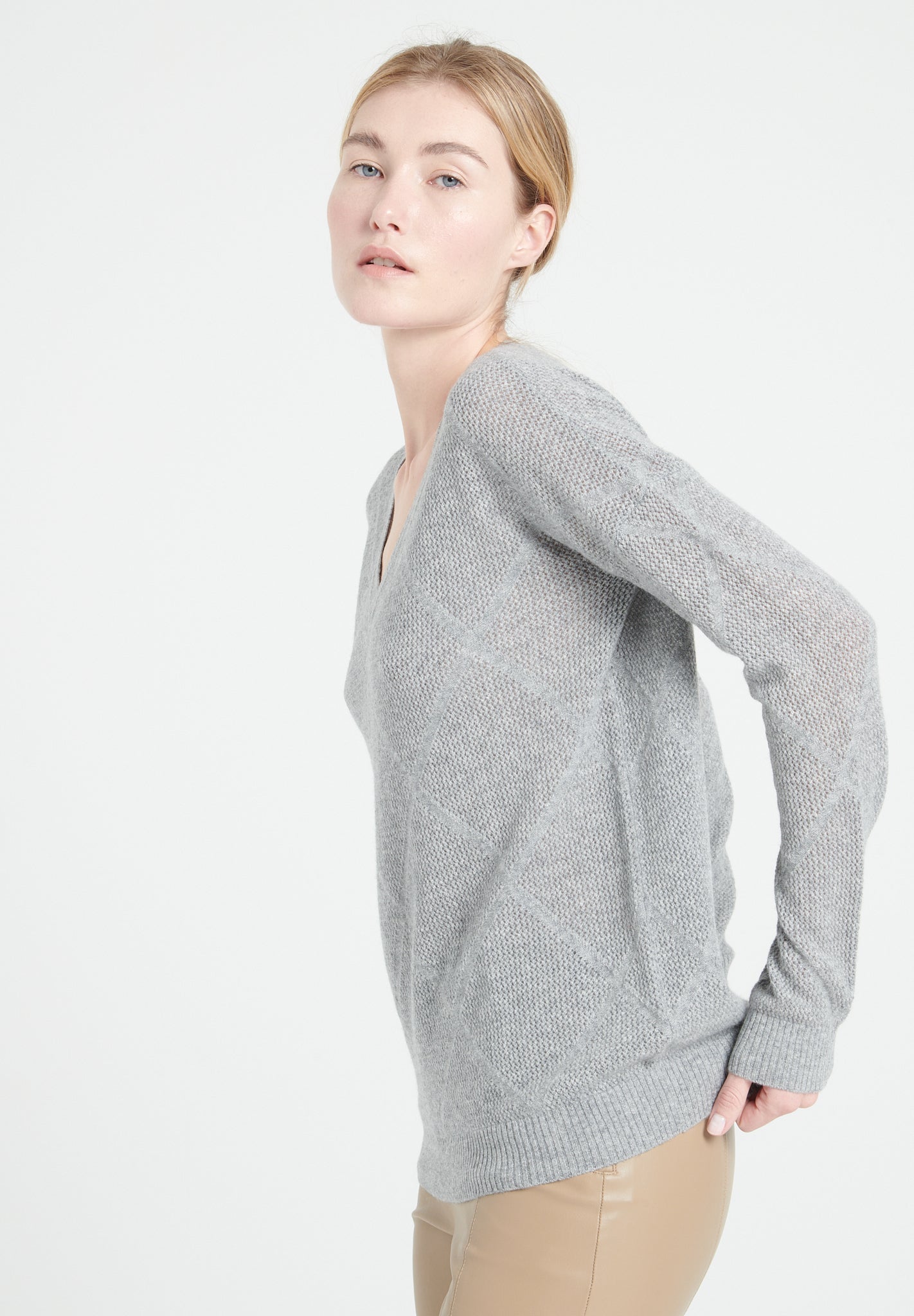 Cashmere V - neck pointelle sweater light grey - Tuesday Morning - Sweaters & Hoodies