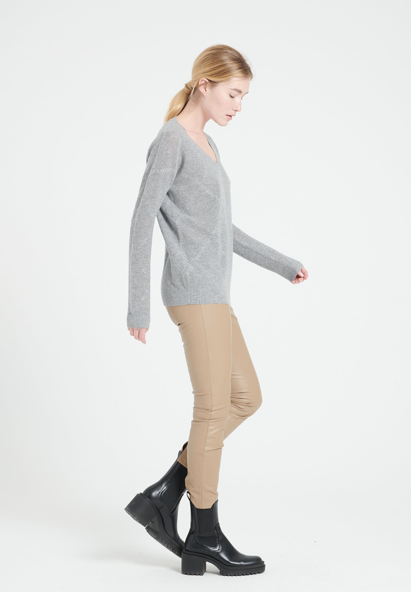 Cashmere V - neck pointelle sweater light grey - Tuesday Morning - Sweaters & Hoodies