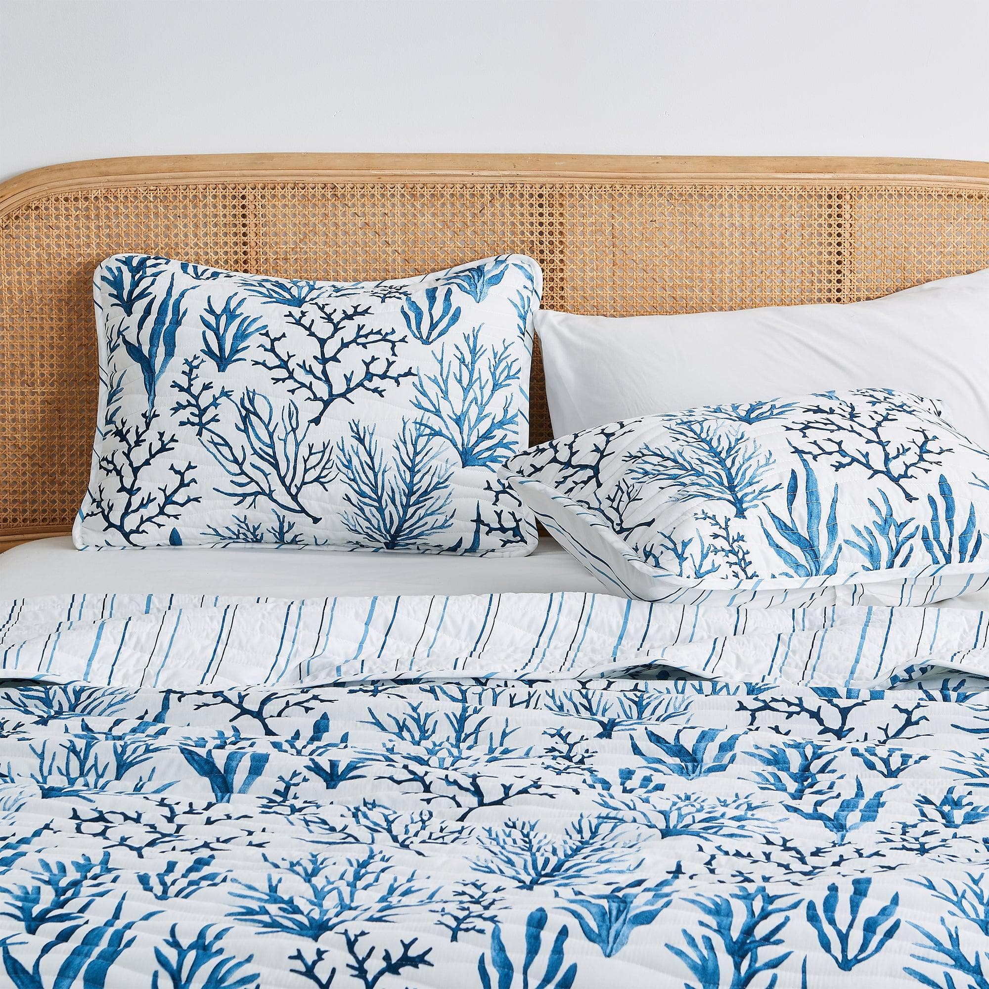 Coastal Navy Coral Quilt Set - Saelia Collection - Tuesday Morning - Quilts & Comforters