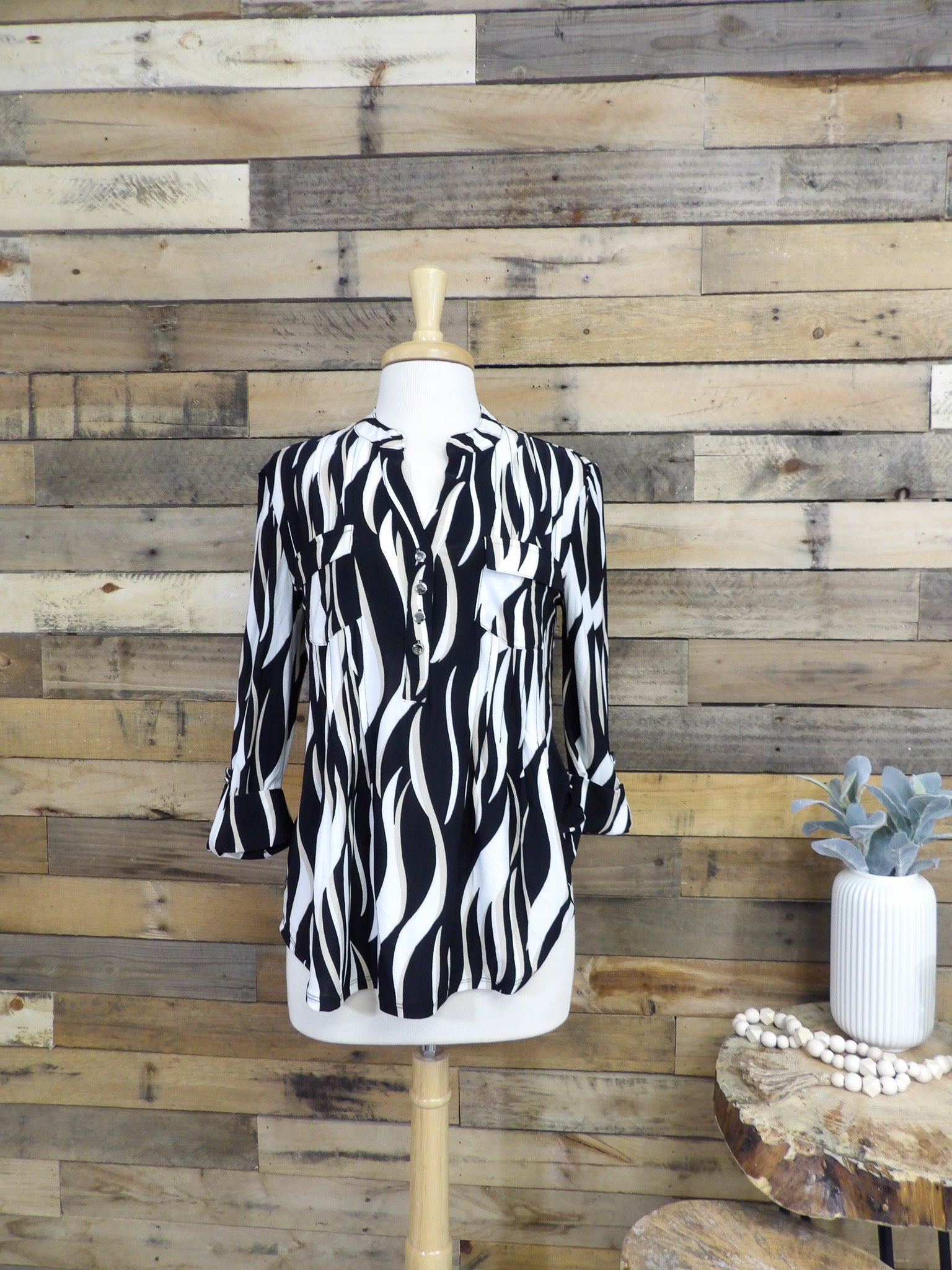 Cocomo White and Black Popover with Pleats - Tuesday Morning - Shirts & Blouses